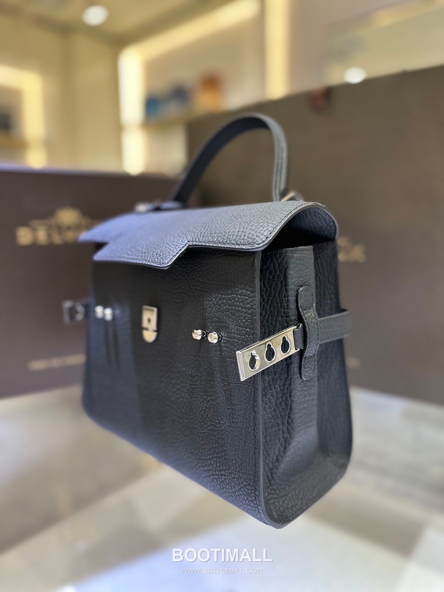델보 템페트 PM 스위프트 카프스킨 블랙 스트랩 메탈락 플랩 핸드백 Delvaux Tempete PM Swift Calfskin Black Strap Metal Lock Flap Handbag 99135066 21.5cm 4