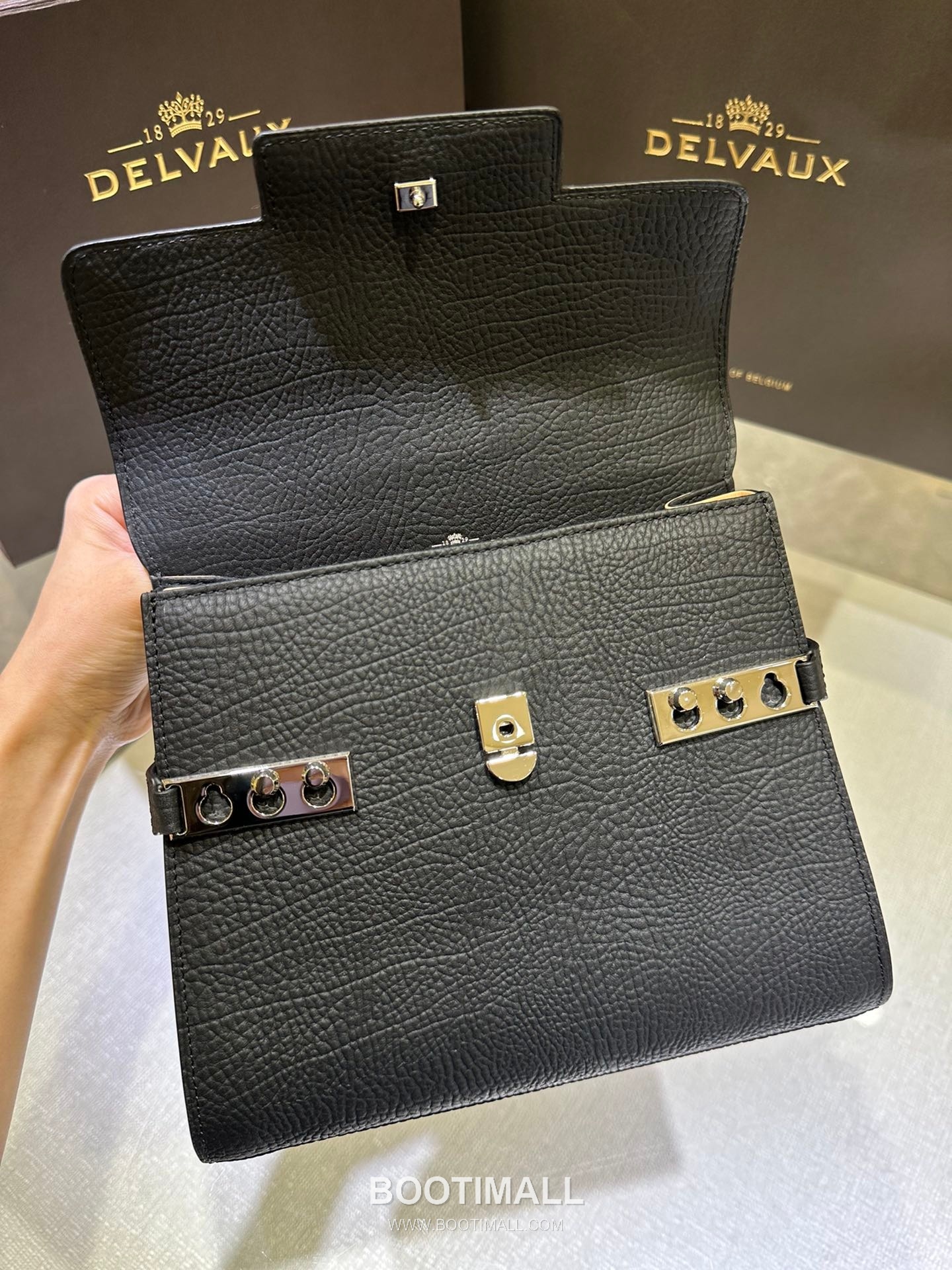델보 템페트 PM 스위프트 카프스킨 블랙 스트랩 메탈락 플랩 핸드백 Delvaux Tempete PM Swift Calfskin Black Strap Metal Lock Flap Handbag 99135066 21.5cm 6