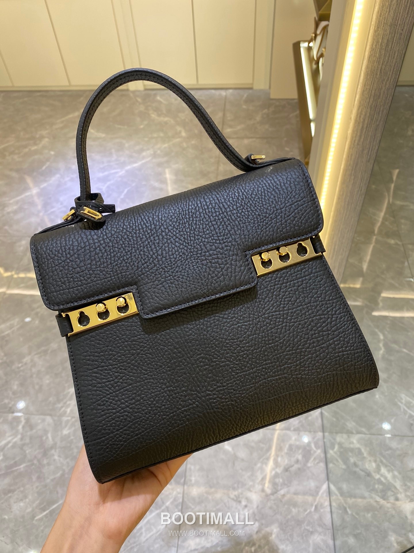 델보 템페트 PM 스위프트 카프스킨 블랙 스트랩 메탈락 플랩 핸드백 Delvaux Tempete PM Swift Calfskin Black Strap Metal Lock Flap Handbag 99135066 21.5cm 2