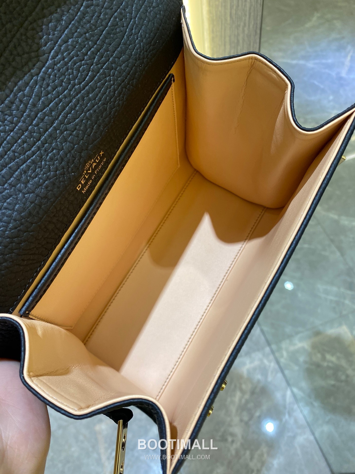 델보 템페트 PM 스위프트 카프스킨 블랙 스트랩 메탈락 플랩 핸드백 Delvaux Tempete PM Swift Calfskin Black Strap Metal Lock Flap Handbag 99135066 21.5cm 8