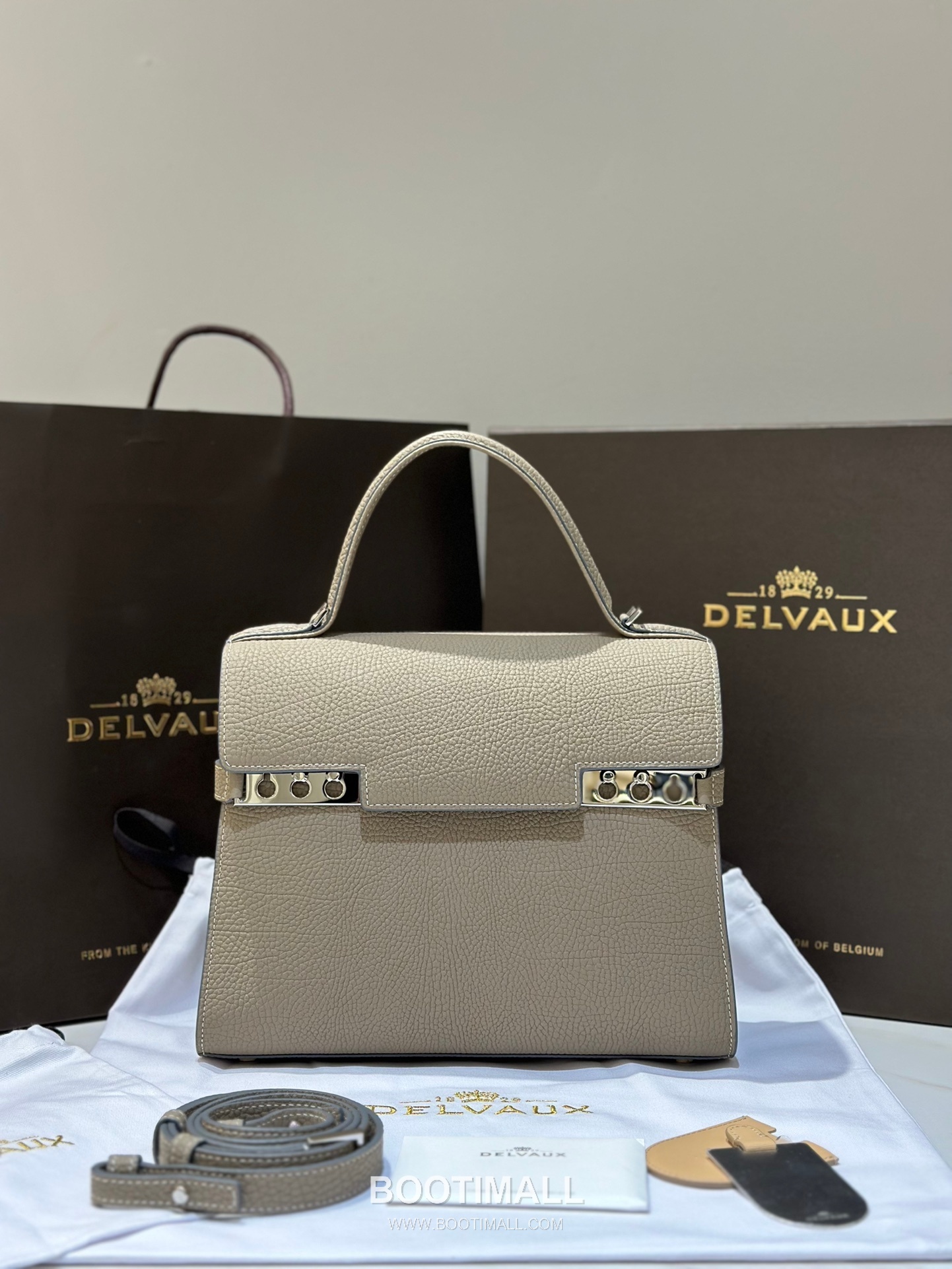 델보 템페트 MM 넥그레인 카프스킨 블랙 스트랩 메탈락 플랩 핸드백 Delvaux Tempete MM Neck Grain Calfskin Black Strap Metal Lock Flap Handbag 99155066 28cm 8