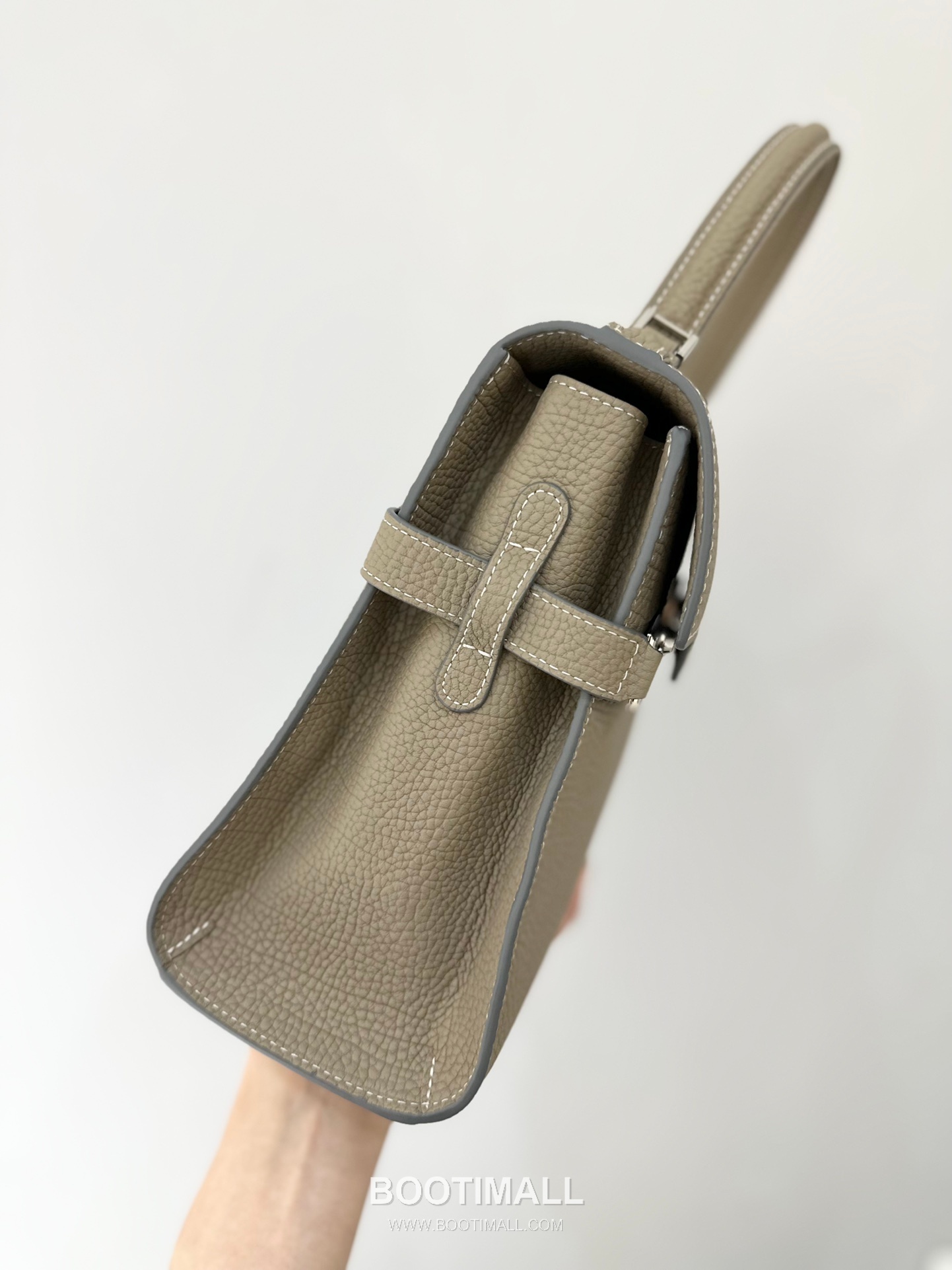 델보 템페트 MM 넥그레인 카프스킨 블랙 스트랩 메탈락 플랩 핸드백 Delvaux Tempete MM Neck Grain Calfskin Black Strap Metal Lock Flap Handbag 99155066 28cm 12