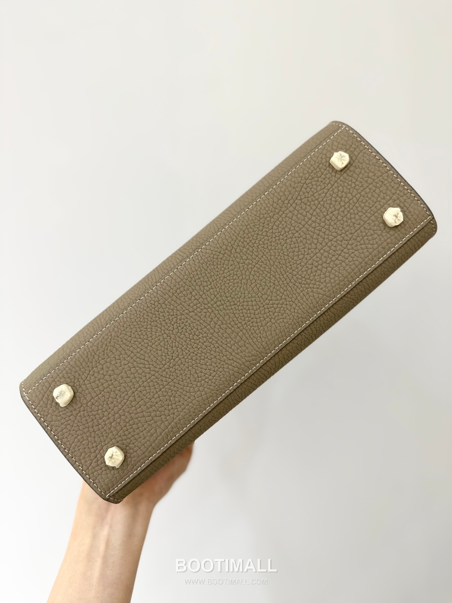 델보 템페트 MM 넥그레인 카프스킨 블랙 스트랩 메탈락 플랩 핸드백 Delvaux Tempete MM Neck Grain Calfskin Black Strap Metal Lock Flap Handbag 99155066 28cm 13