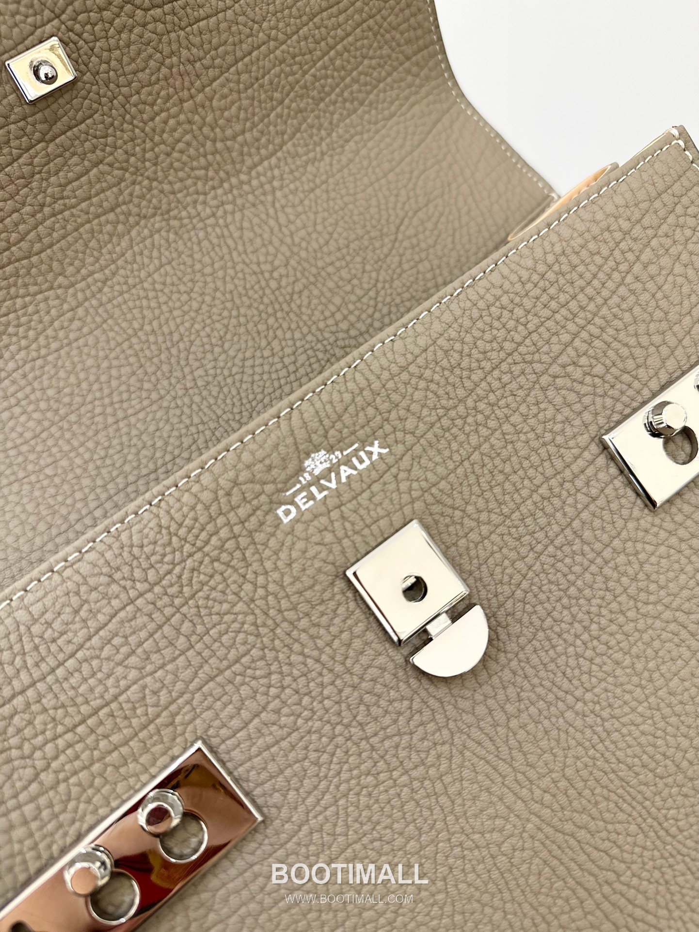 델보 템페트 MM 넥그레인 카프스킨 블랙 스트랩 메탈락 플랩 핸드백 Delvaux Tempete MM Neck Grain Calfskin Black Strap Metal Lock Flap Handbag 99155066 28cm 14