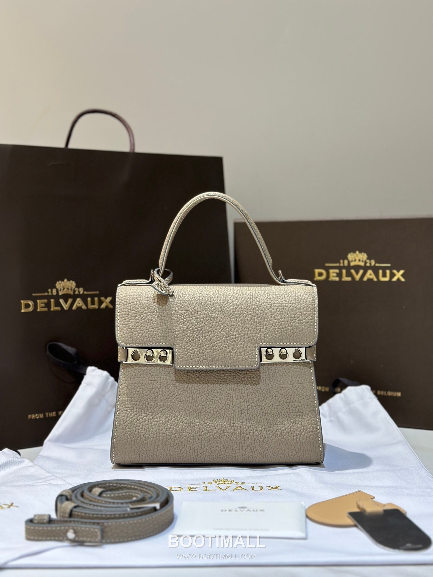 델보 템페트 PM 넥그레인 카프스킨 화이트 스트랩 메탈락 플랩 핸드백 Delvaux Tempete PM Neck Grain Calfskin White Strap Metal Lock Flap Handbag 99140066 21.5cm 6