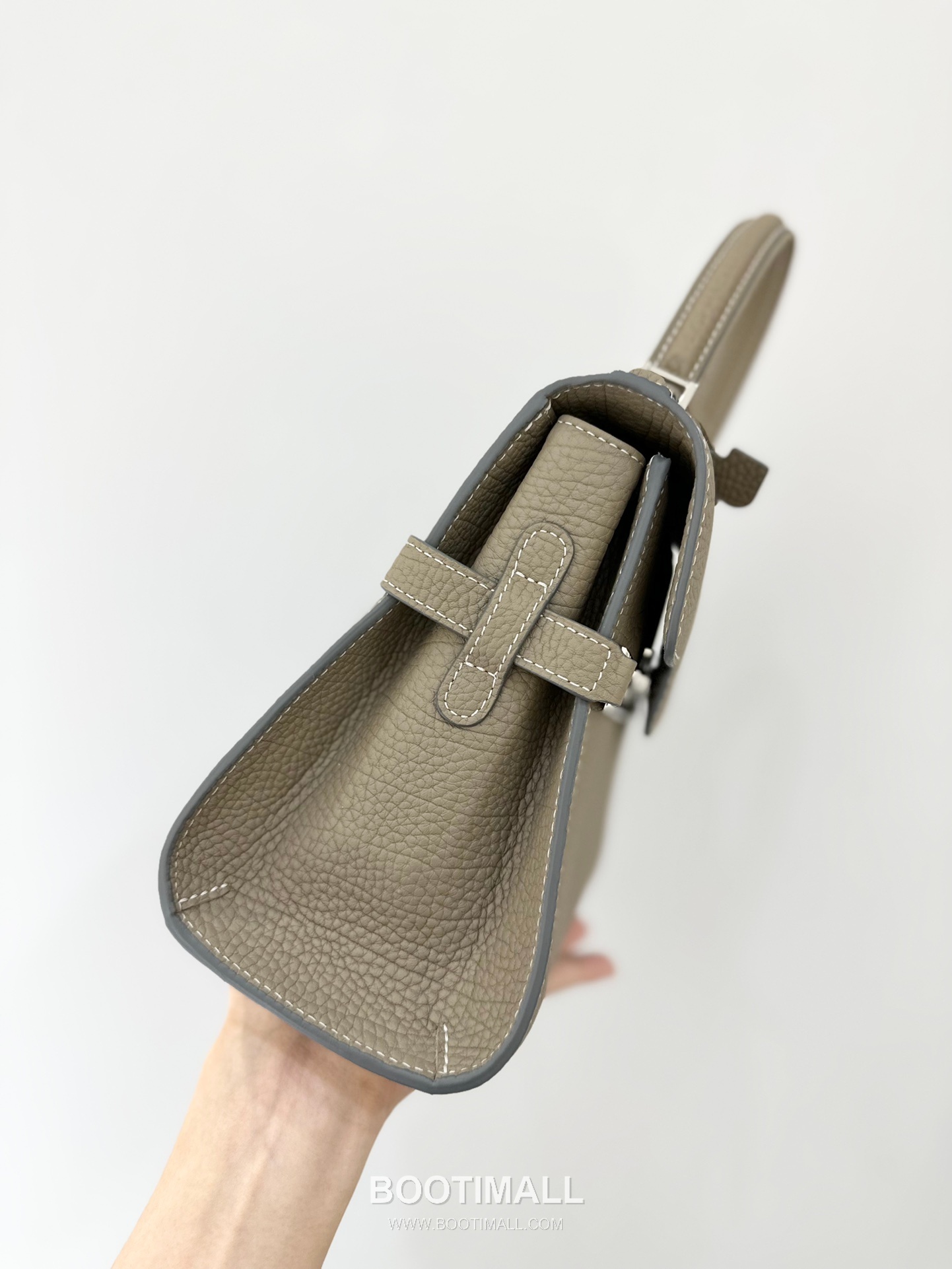 델보 템페트 PM 넥그레인 카프스킨 화이트 스트랩 메탈락 플랩 핸드백 Delvaux Tempete PM Neck Grain Calfskin White Strap Metal Lock Flap Handbag 99140066 21.5cm 10