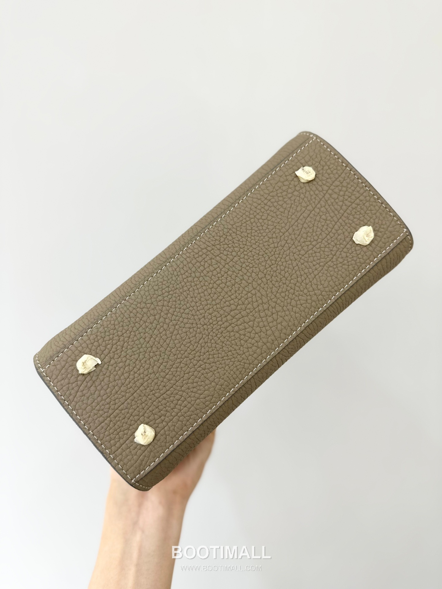 델보 템페트 PM 넥그레인 카프스킨 화이트 스트랩 메탈락 플랩 핸드백 Delvaux Tempete PM Neck Grain Calfskin White Strap Metal Lock Flap Handbag 99140066 21.5cm 11