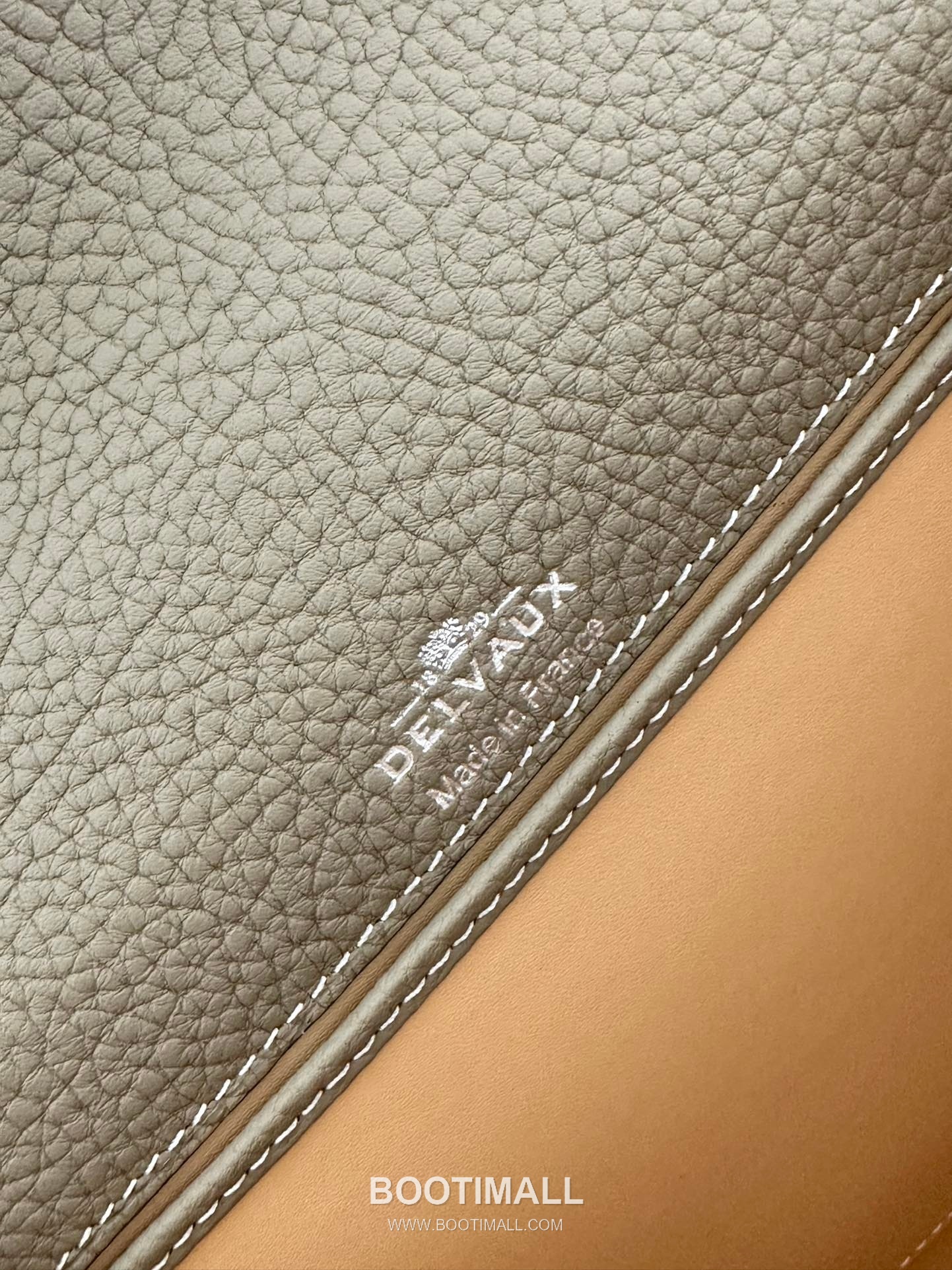 델보 템페트 PM 넥그레인 카프스킨 화이트 스트랩 메탈락 플랩 핸드백 Delvaux Tempete PM Neck Grain Calfskin White Strap Metal Lock Flap Handbag 99140066 21.5cm 13