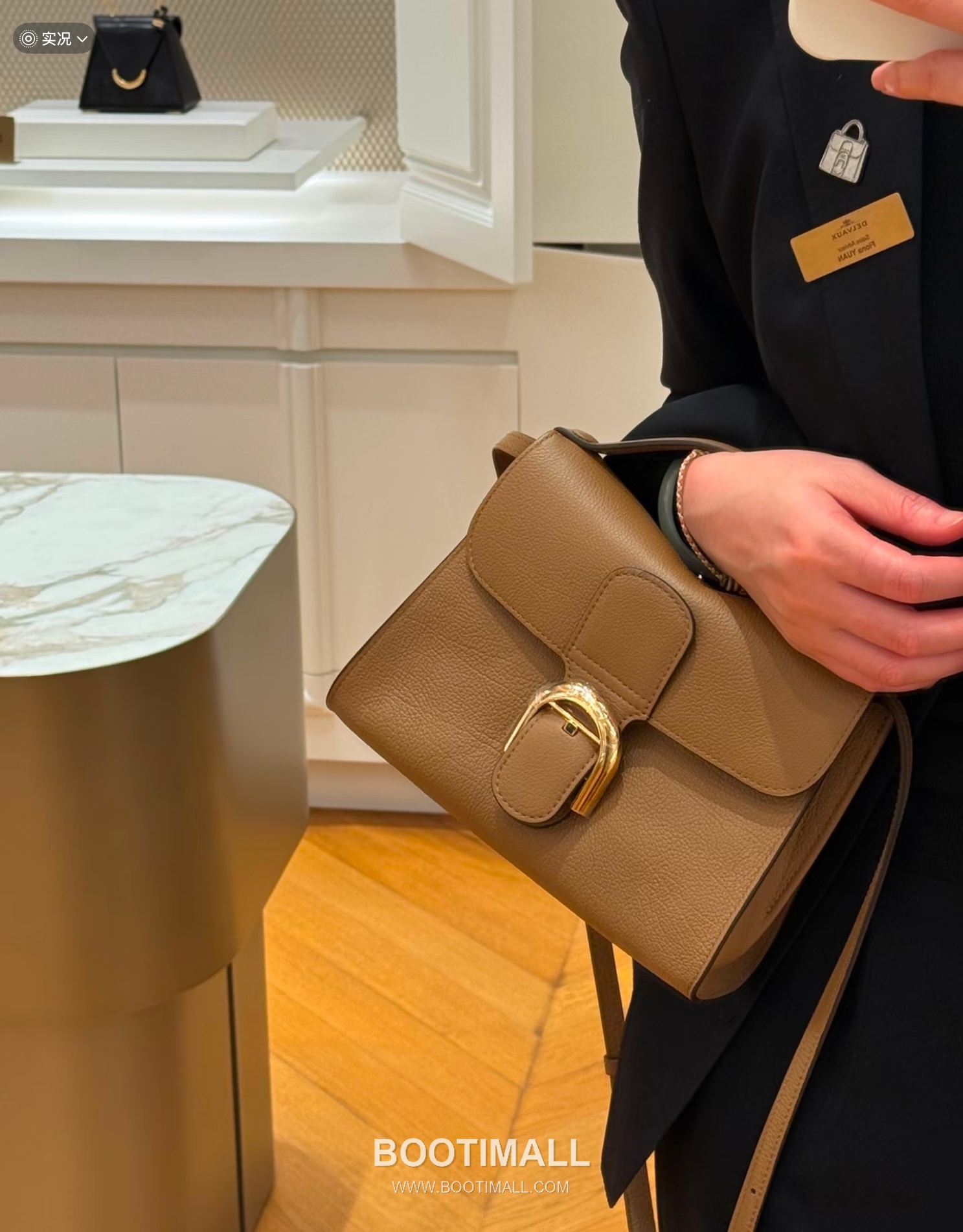 델보 템포 스몰 넥그레인 카프스킨 블랙 스트랩 메탈락 플랩 핸드백 Delvaux Tempo Small Neck Grain Calfskin Black Strap Metal Lock Flap Handbag 23cm 4