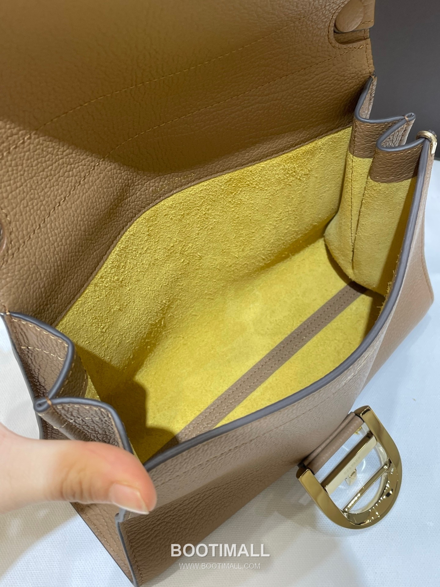 델보 템포 스몰 넥그레인 카프스킨 블랙 스트랩 메탈락 플랩 핸드백 Delvaux Tempo Small Neck Grain Calfskin Black Strap Metal Lock Flap Handbag 23cm 13