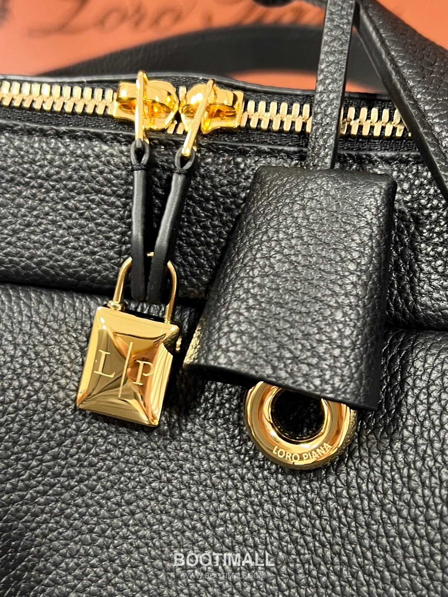 로로피아나 니들 라지 카프스킨 브라운 스트랩 더블지퍼 토트 핸드백 Loro Piana Needle Large Calfskin Brown Strap Double Zip Tote Handbag 39cm 4