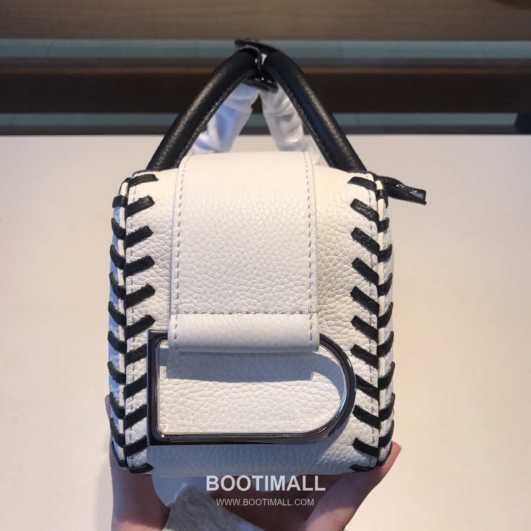 델보 쿨 박스 스몰 카프스킨 블랙 스트랩 D링 지퍼 토트 핸드백 Delvaux Cool Box Small Calfskin Black Strap D Ring Zip Tote Handbag 99130066 22cm 4