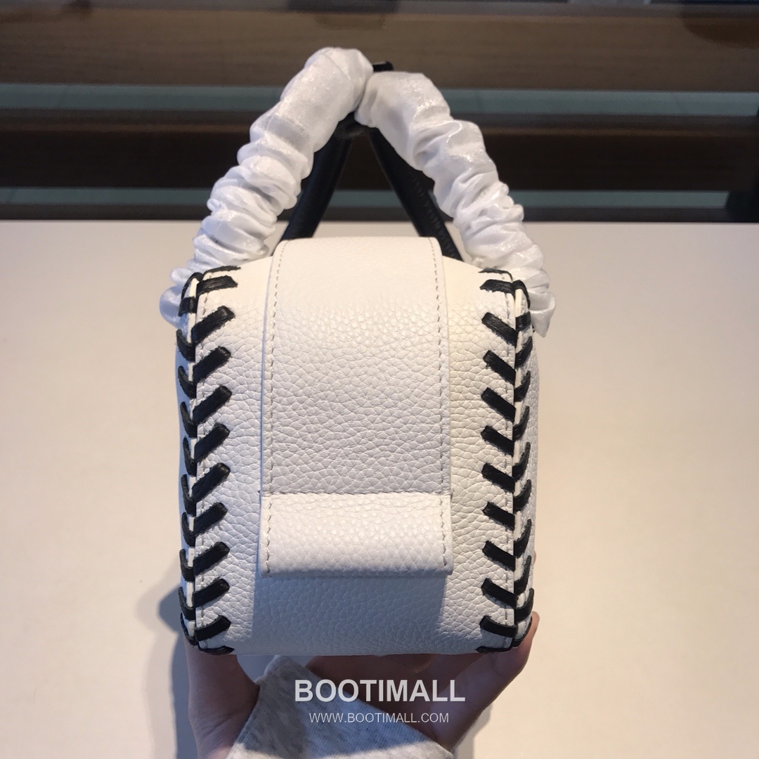 델보 쿨 박스 스몰 카프스킨 블랙 스트랩 D링 지퍼 토트 핸드백 Delvaux Cool Box Small Calfskin Black Strap D Ring Zip Tote Handbag 99130066 22cm 5