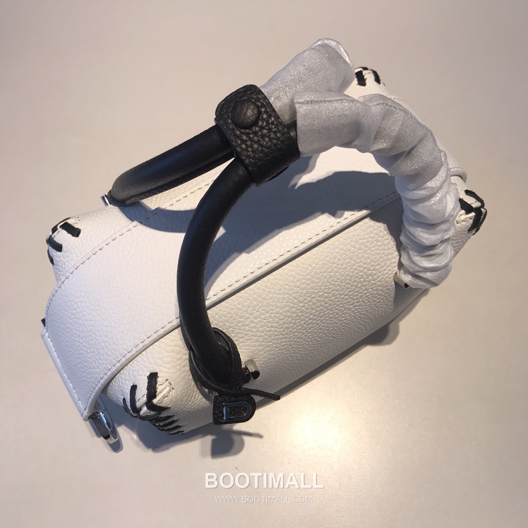 델보 쿨 박스 스몰 카프스킨 블랙 스트랩 D링 지퍼 토트 핸드백 Delvaux Cool Box Small Calfskin Black Strap D Ring Zip Tote Handbag 99130066 22cm 6