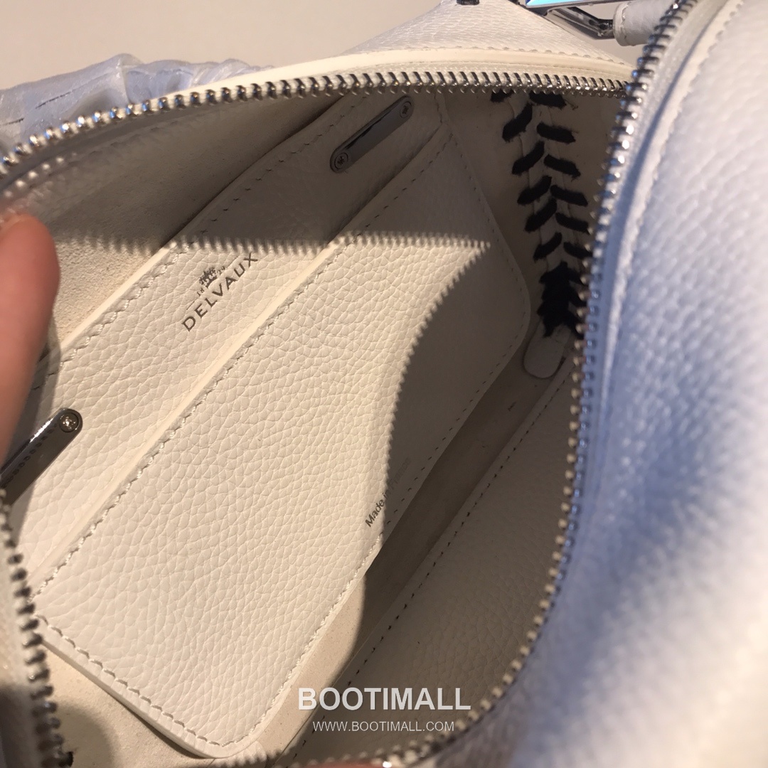 델보 쿨 박스 스몰 카프스킨 블랙 스트랩 D링 지퍼 토트 핸드백 Delvaux Cool Box Small Calfskin Black Strap D Ring Zip Tote Handbag 99130066 22cm 8