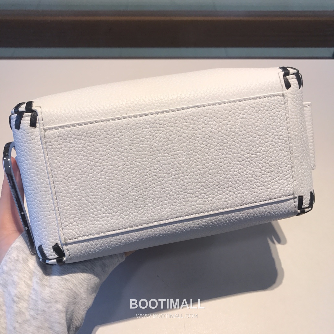 델보 쿨 박스 스몰 카프스킨 블랙 스트랩 D링 지퍼 토트 핸드백 Delvaux Cool Box Small Calfskin Black Strap D Ring Zip Tote Handbag 99130066 22cm 9