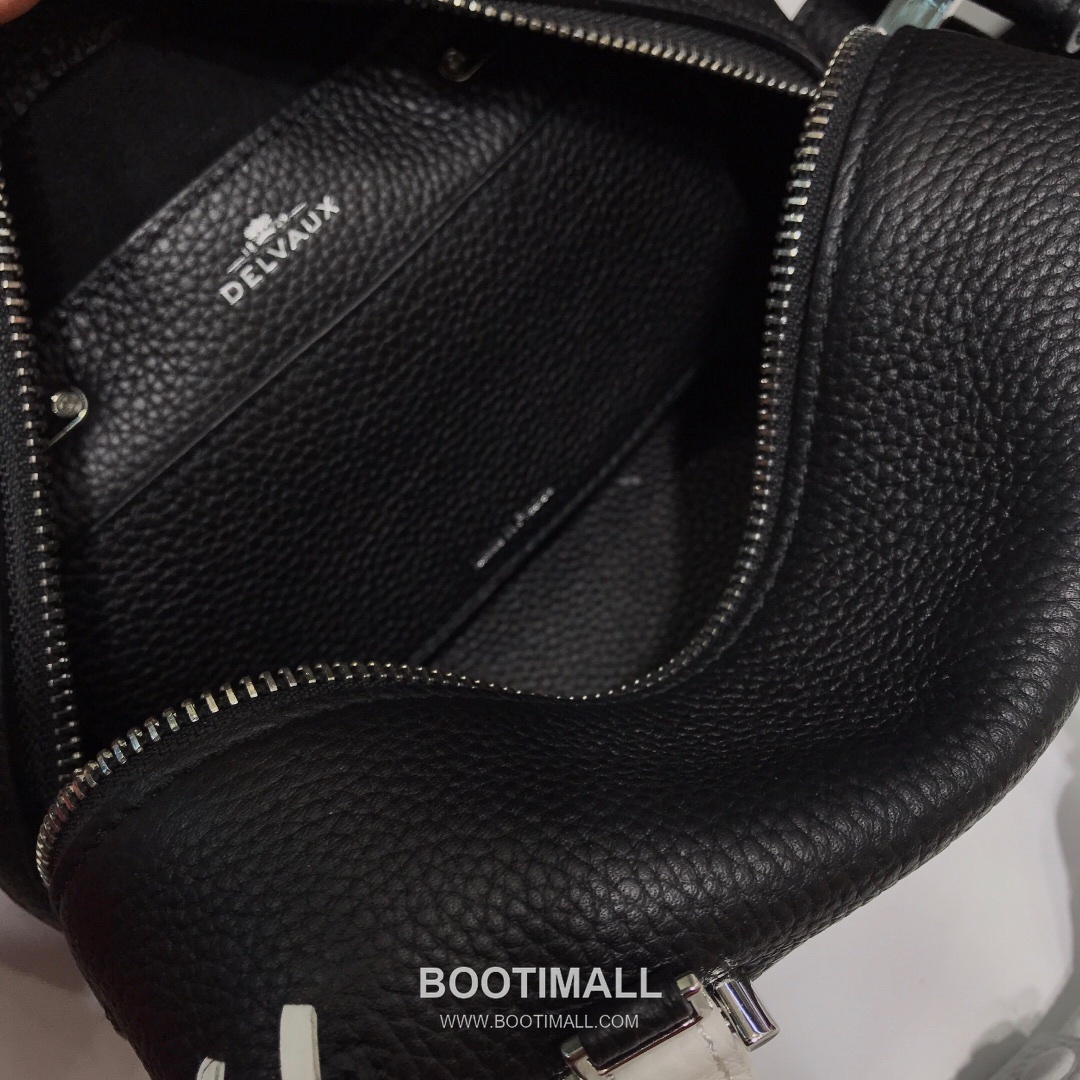 델보 쿨 박스 스몰 카프스킨 블랙 스트랩 D링 지퍼 토트 핸드백 Delvaux Cool Box Small Calfskin Black Strap D Ring Zip Tote Handbag 99130066 22cm 8
