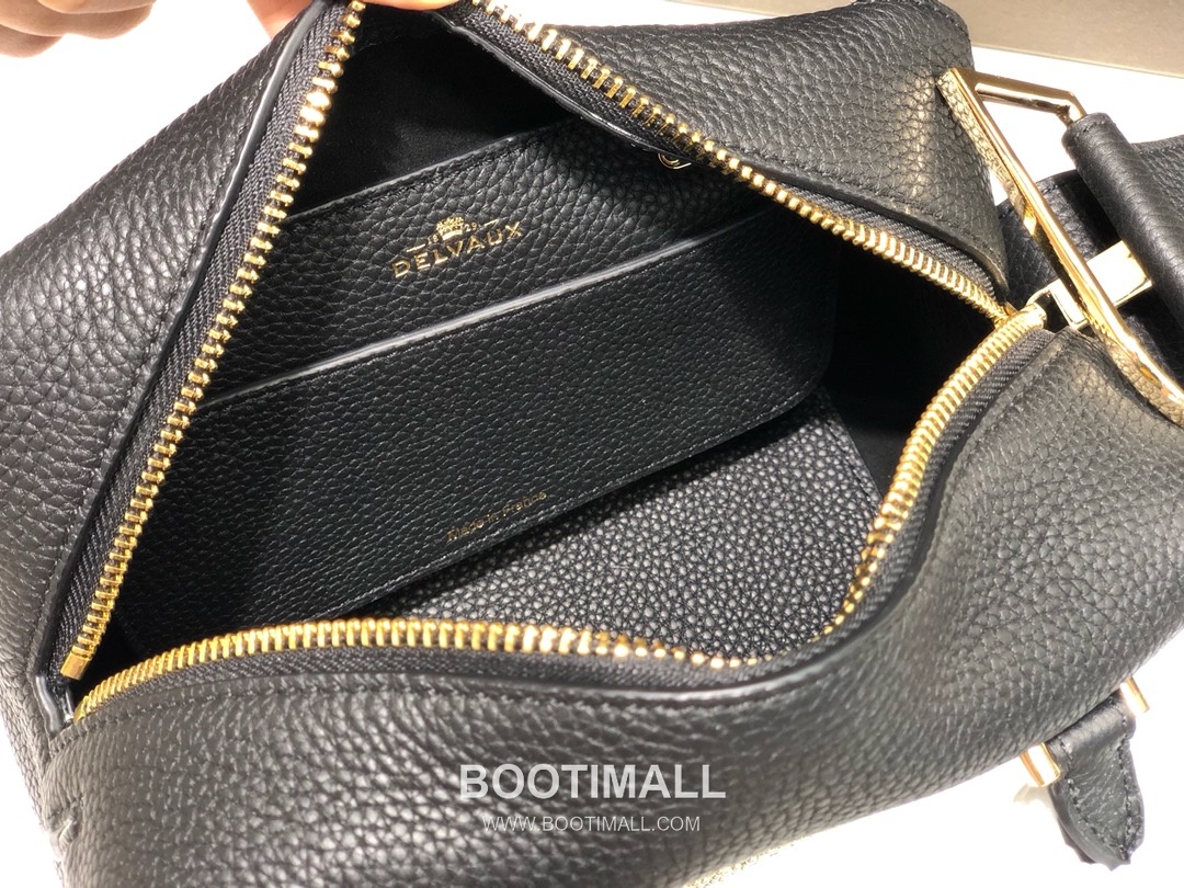 델보 쿨 박스 스몰 카프스킨 블랙 스트랩 D링 지퍼 토트 핸드백 Delvaux Cool Box Small Calfskin Black Strap D Ring Zip Tote Handbag 99130066 22cm 8