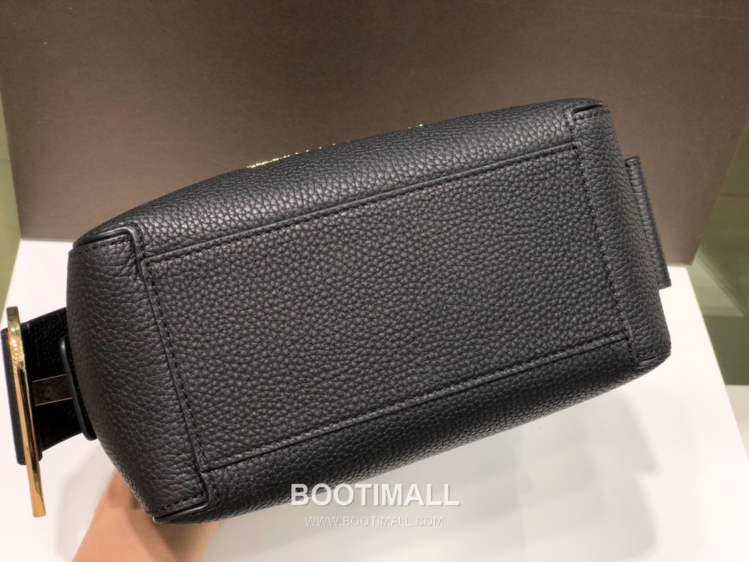 델보 쿨 박스 스몰 카프스킨 블랙 스트랩 D링 지퍼 토트 핸드백 Delvaux Cool Box Small Calfskin Black Strap D Ring Zip Tote Handbag 99130066 22cm 9