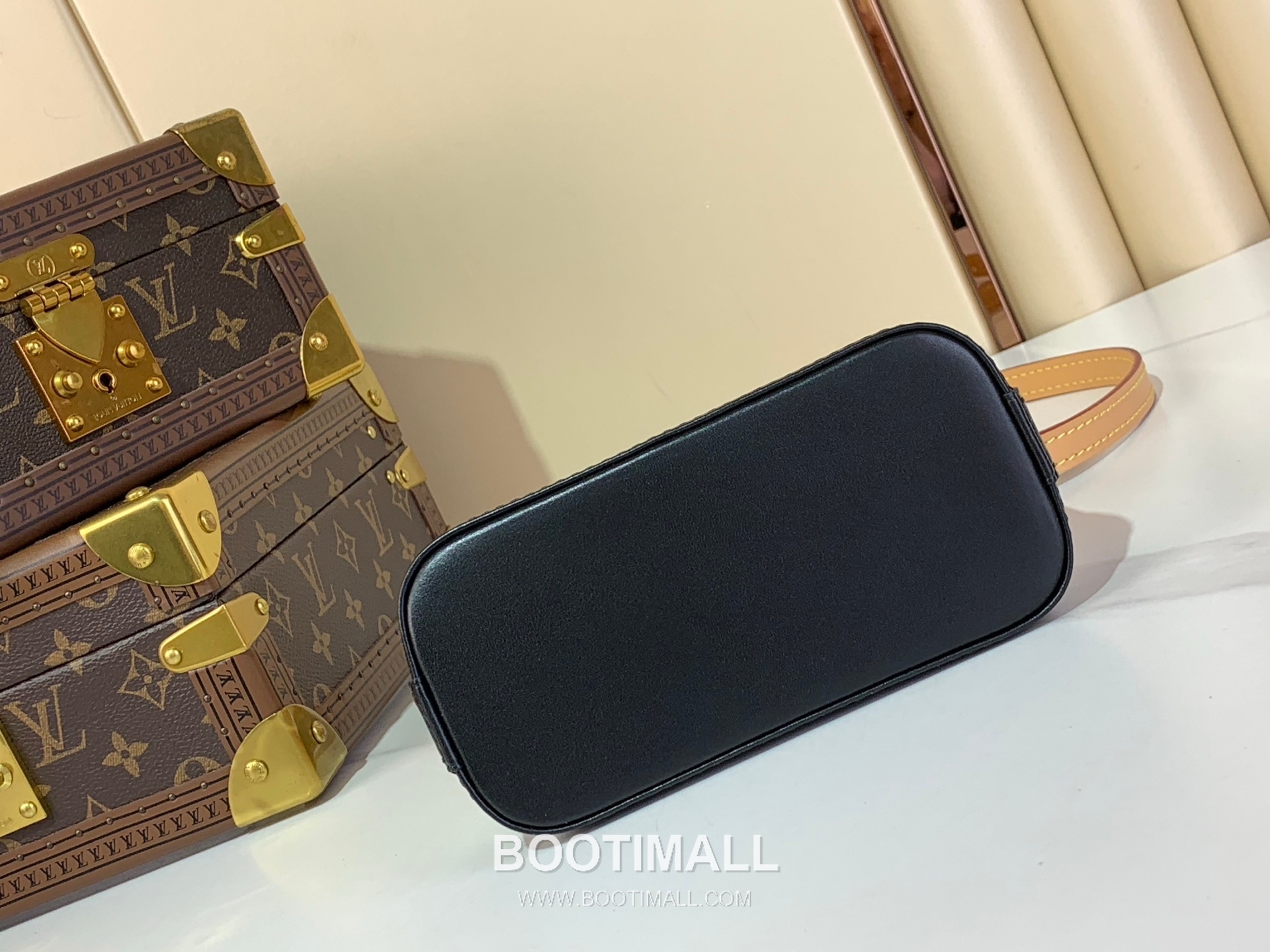 루이비통 알마 나노 모노그램 캔버스 레더 더블지퍼 화이트 토트백 Louis Vuitton Alma Nano Monogram Canvas Leather Double Zip White Tote Bag M46895 18cm 12