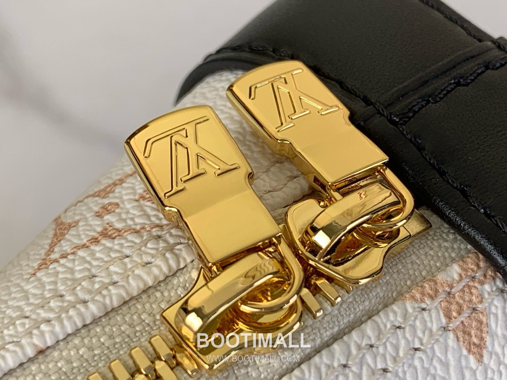 루이비통 알마 나노 모노그램 캔버스 레더 더블지퍼 화이트 토트백 Louis Vuitton Alma Nano Monogram Canvas Leather Double Zip White Tote Bag M46895 18cm 14