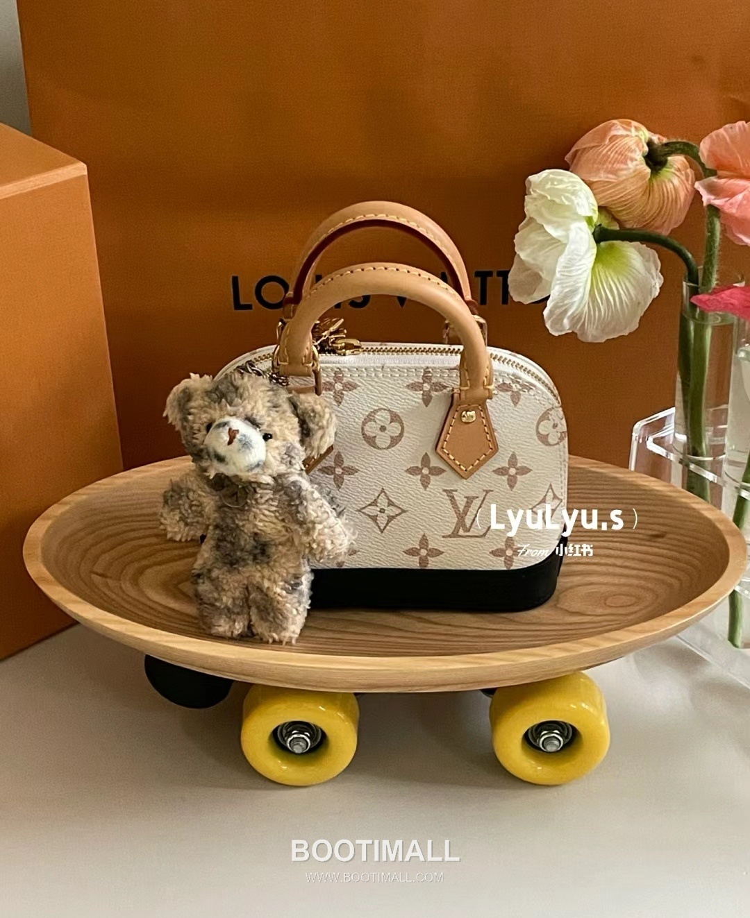 루이비통 알마 나노 모노그램 캔버스 레더 더블지퍼 화이트 토트백 Louis Vuitton Alma Nano Monogram Canvas Leather Double Zip White Tote Bag M46895 18cm 19