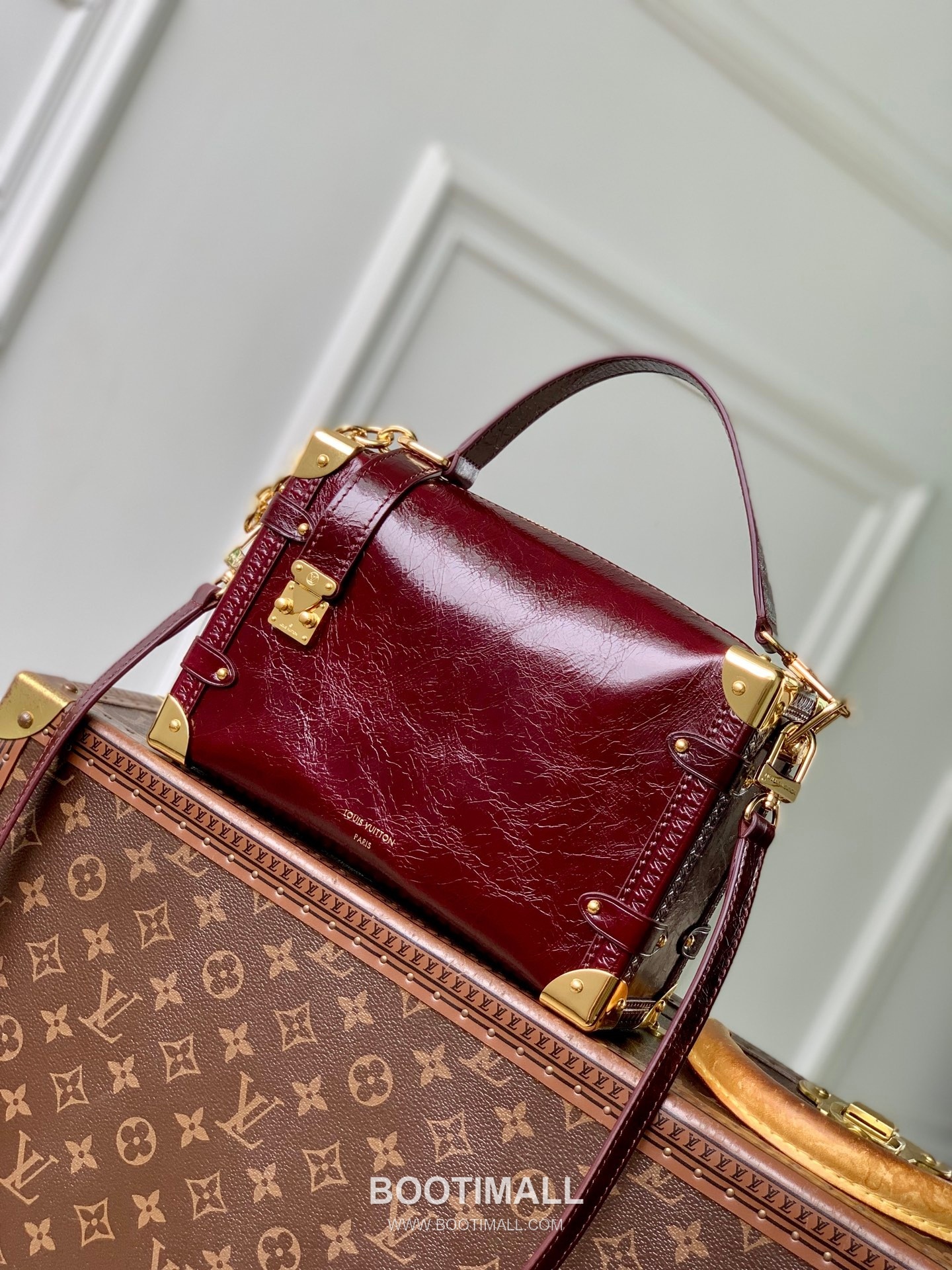 루이비통 사이드 트렁크 미디엄 모노그램 레더 S락 메탈코너 버건디 숄더백 Louis Vuitton Side Trunk Medium Monogram Leather S-Lock Metal Corner Burgundy Shoulder Bag M26305 23.5cm 1