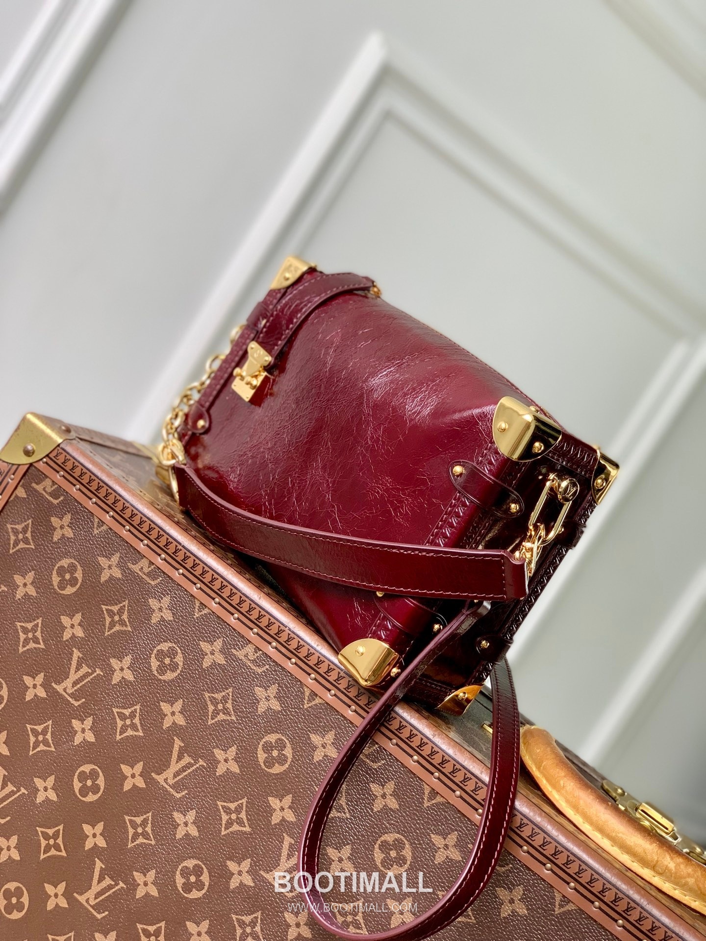 루이비통 사이드 트렁크 미디엄 모노그램 레더 S락 메탈코너 버건디 숄더백 Louis Vuitton Side Trunk Medium Monogram Leather S-Lock Metal Corner Burgundy Shoulder Bag M26305 23.5cm 2