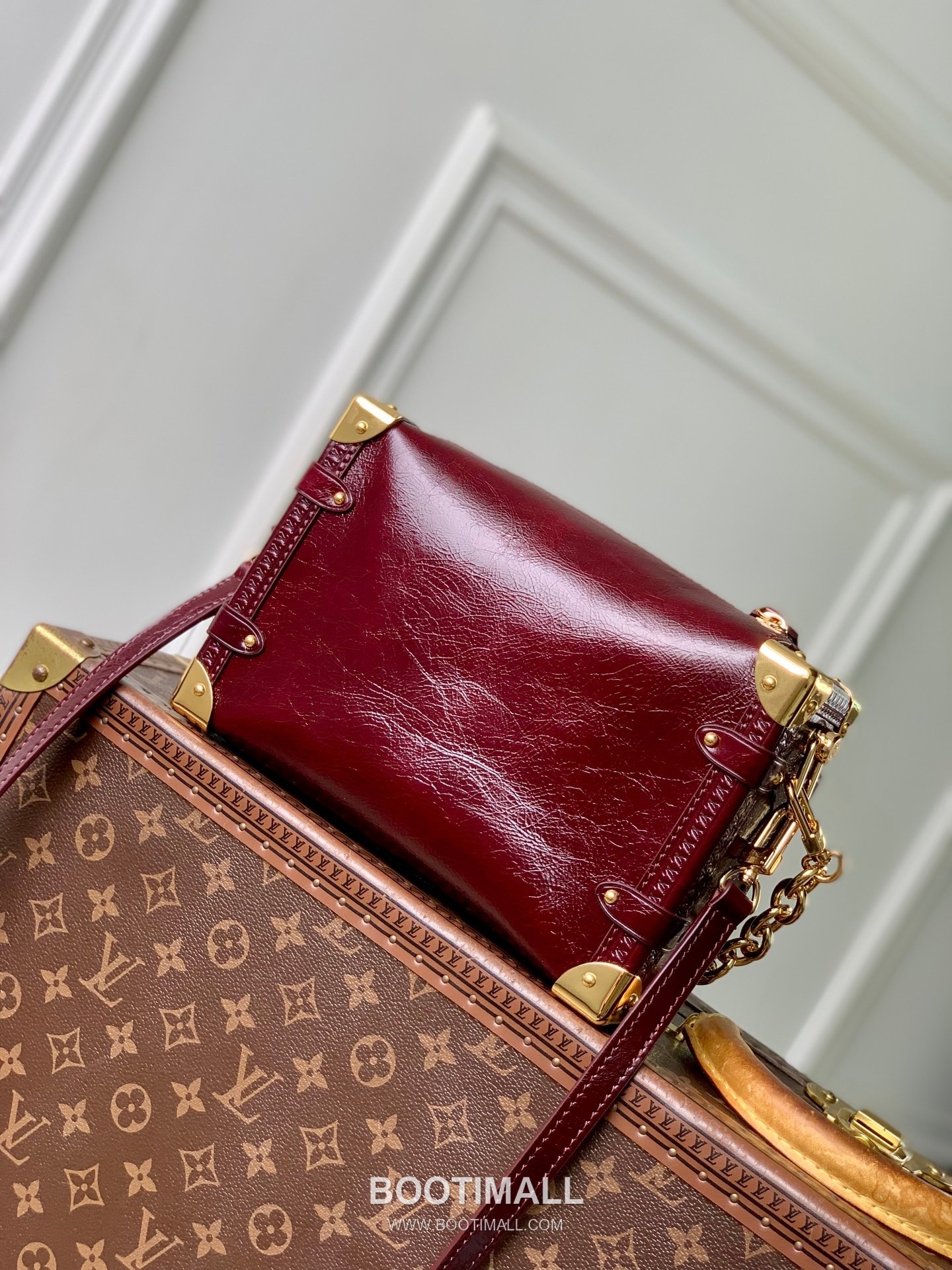 루이비통 사이드 트렁크 미디엄 모노그램 레더 S락 메탈코너 버건디 숄더백 Louis Vuitton Side Trunk Medium Monogram Leather S-Lock Metal Corner Burgundy Shoulder Bag M26305 23.5cm 3