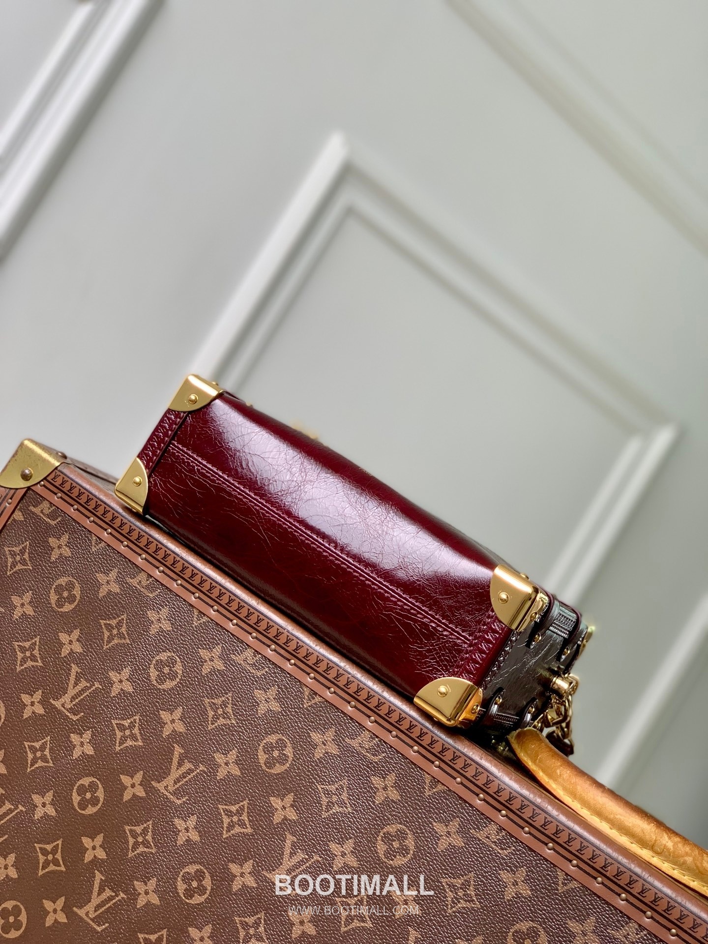 루이비통 사이드 트렁크 미디엄 모노그램 레더 S락 메탈코너 버건디 숄더백 Louis Vuitton Side Trunk Medium Monogram Leather S-Lock Metal Corner Burgundy Shoulder Bag M26305 23.5cm 4