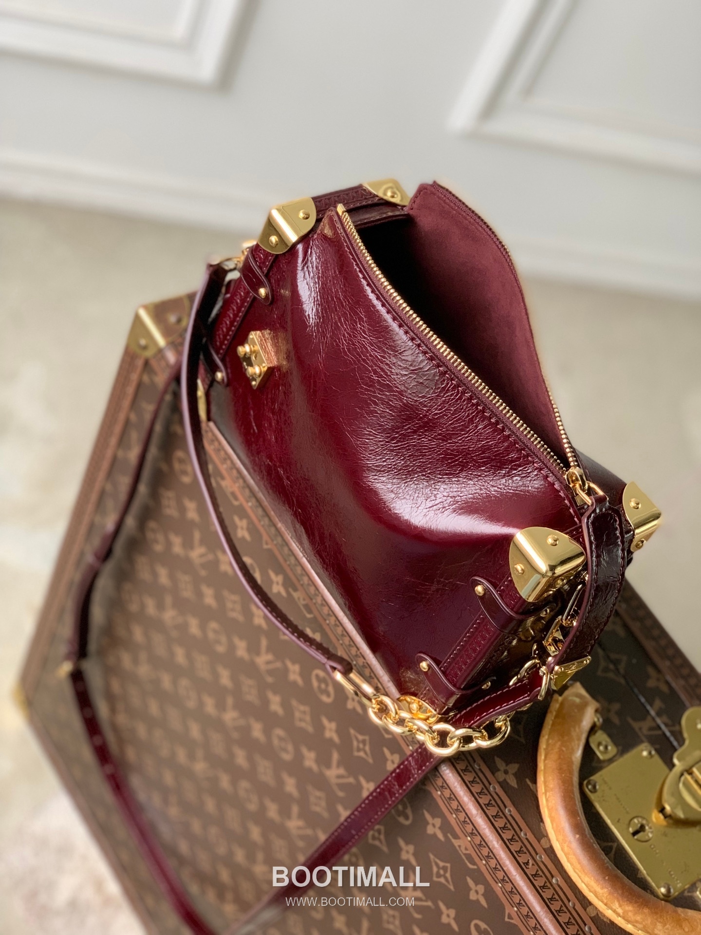 루이비통 사이드 트렁크 미디엄 모노그램 레더 S락 메탈코너 버건디 숄더백 Louis Vuitton Side Trunk Medium Monogram Leather S-Lock Metal Corner Burgundy Shoulder Bag M26305 23.5cm 10