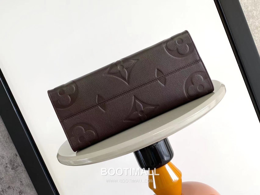 루이비통 로우키 카바스 미디엄 그레인 카우하이드 레더 락장식 브라운 토트백 Louis Vuitton Low Key Cabas Medium Grain Cowhide Leather Lock Detail Brown Tote Bag M25342 47cm 4