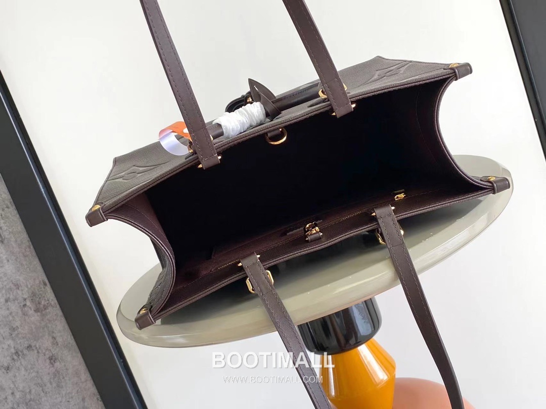 루이비통 로우키 카바스 미디엄 그레인 카우하이드 레더 락장식 브라운 토트백 Louis Vuitton Low Key Cabas Medium Grain Cowhide Leather Lock Detail Brown Tote Bag M25342 47cm 8