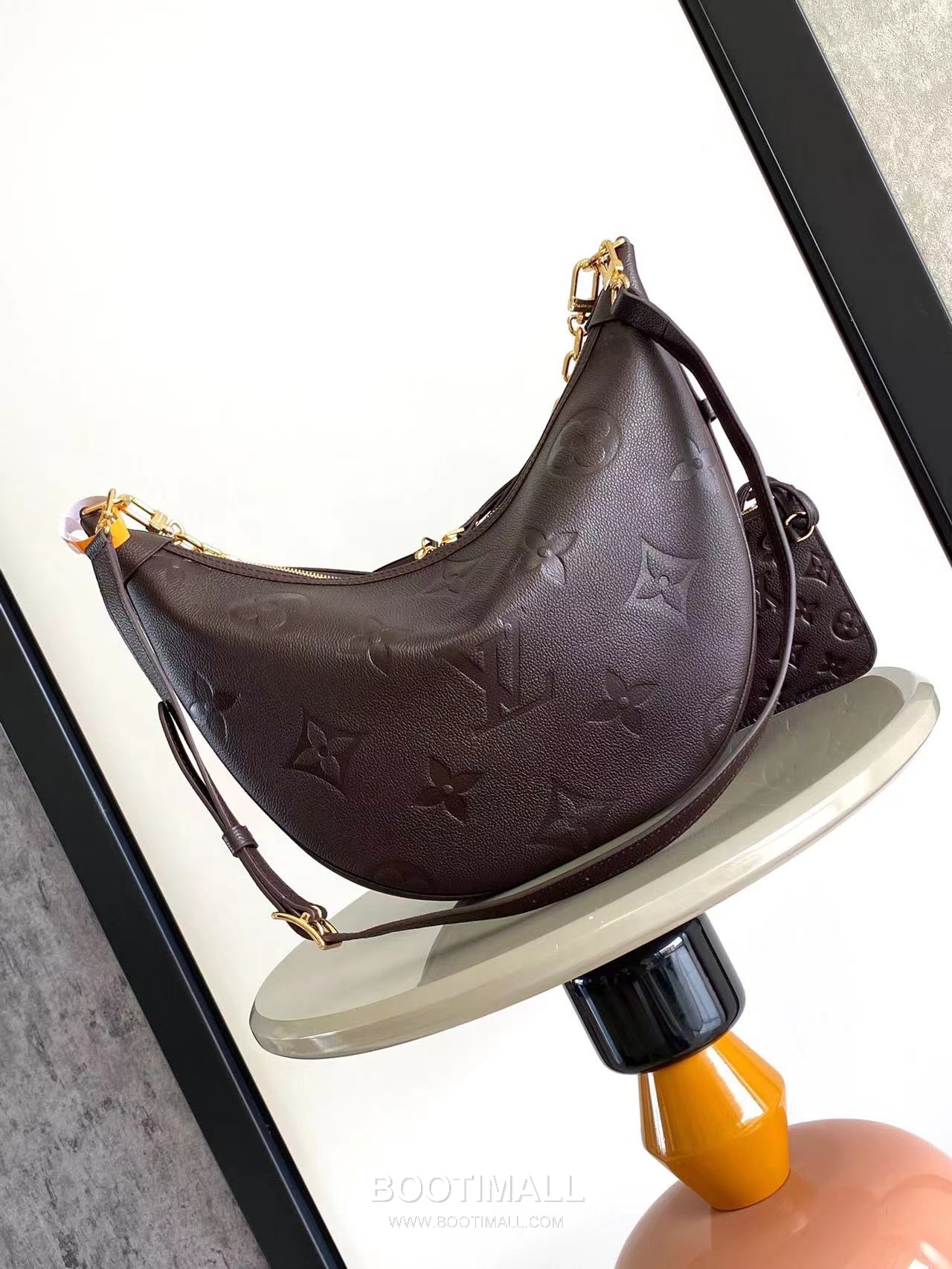 루이비통 루프 호보 모노그램 앙프렝트 카우하이드 레더 하프문 블랙 숄더백 Louis Vuitton Loop Hobo Monogram Empreinte Cowhide Leather Half Moon Black Shoulder Bag M46725 38cm 3