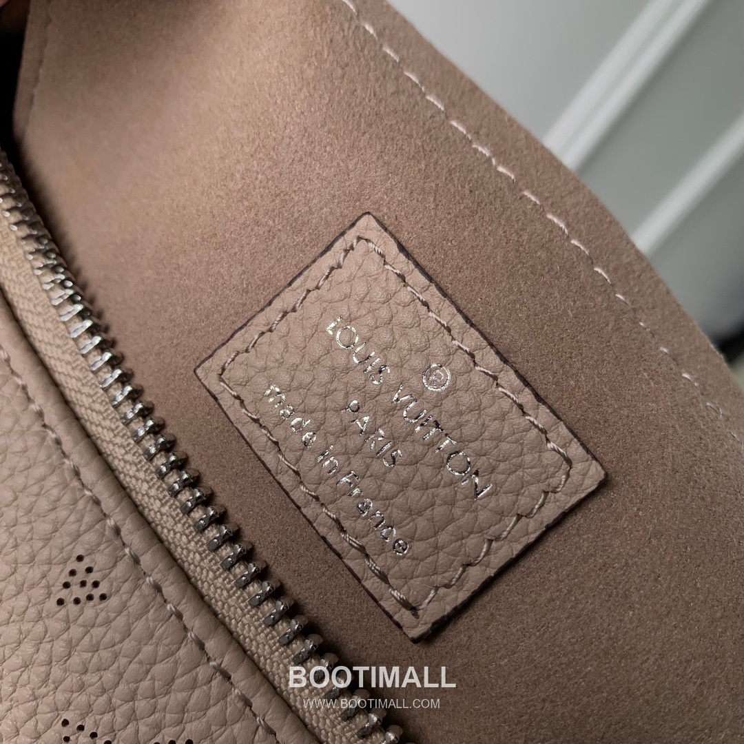 루이비통 바이아 미디엄 마히나 레더 하프문 브레이드핸들 그레이 숄더백 Louis Vuitton Baia Medium Mahina Leather Half Moon Braided Handle Gray Shoulder Bag M22823 36.5cm 8