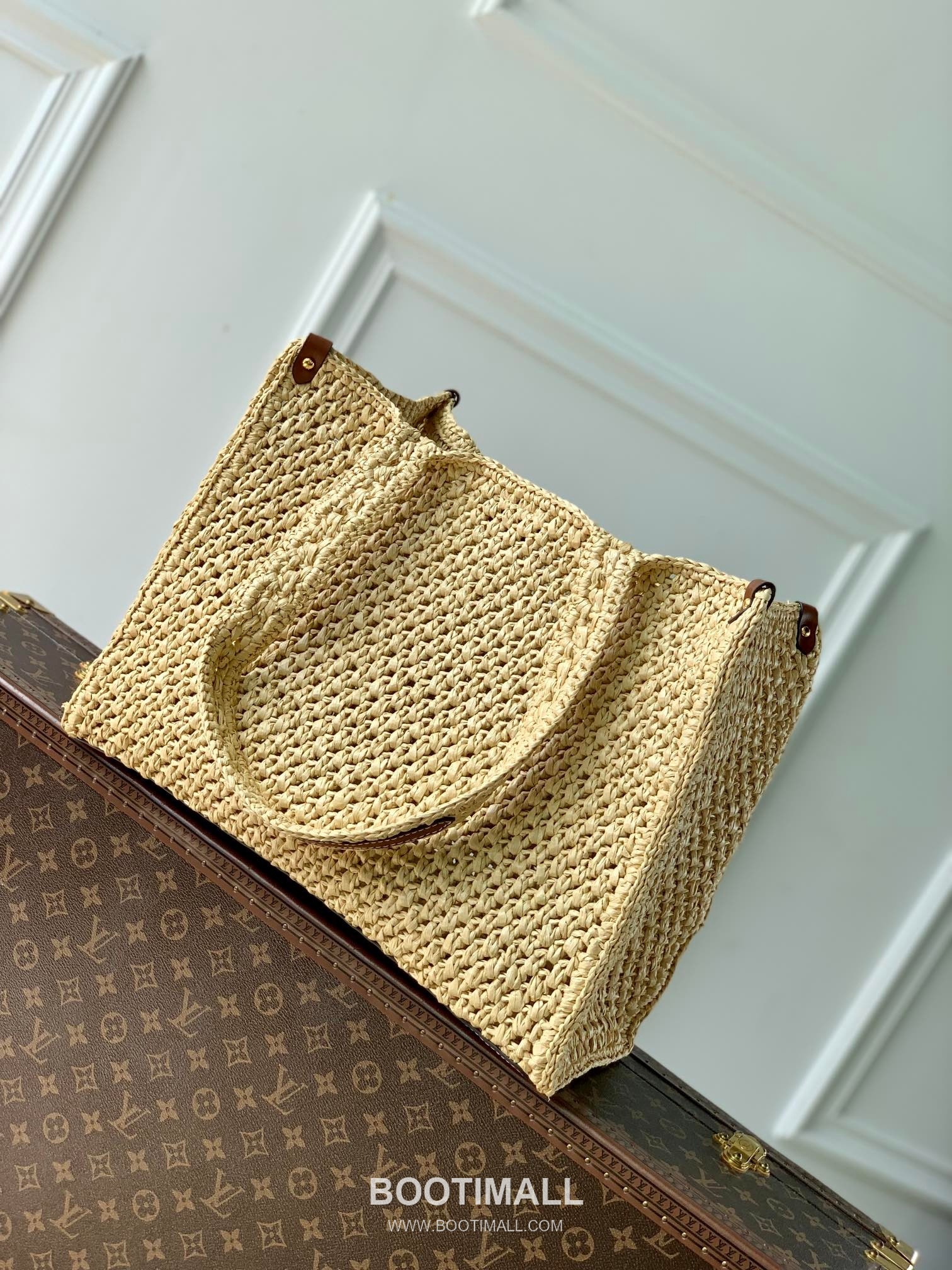 루이비통 온더고 미디엄 라피아 레더 트리밍 리벳코너 토트백 Louis Vuitton OnTheGo Medium Raffia Leather Trim Rivet Corner Tote Bag M24723 37.5cm 3