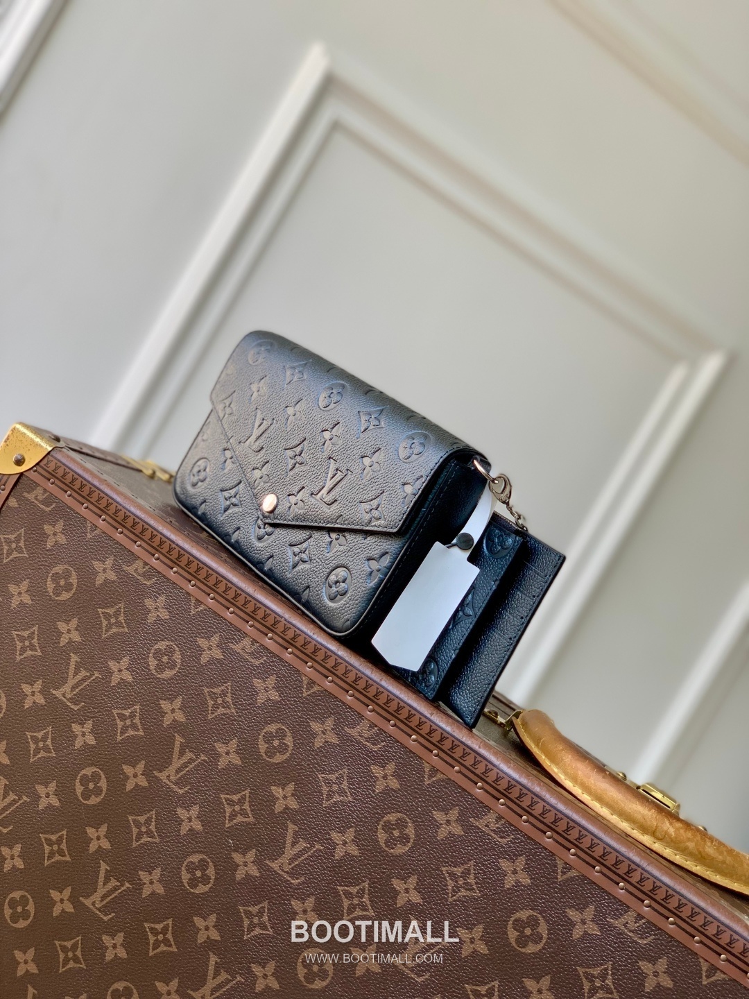 루이비통 펠리시 포쉐트 모노그램 앙프렝트 레더 체인 펄블루 클러치 Louis Vuitton Felicie Pochette Monogram Empreinte Leather Chain Pearl Blue Clutch M27048 21cm 2