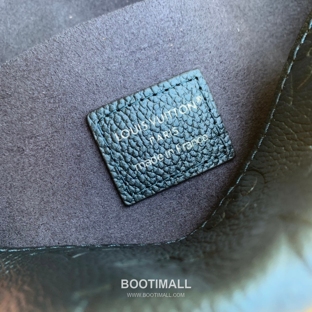 루이비통 펠리시 포쉐트 모노그램 앙프렝트 레더 체인 펄블루 클러치 Louis Vuitton Felicie Pochette Monogram Empreinte Leather Chain Pearl Blue Clutch M27048 21cm 8