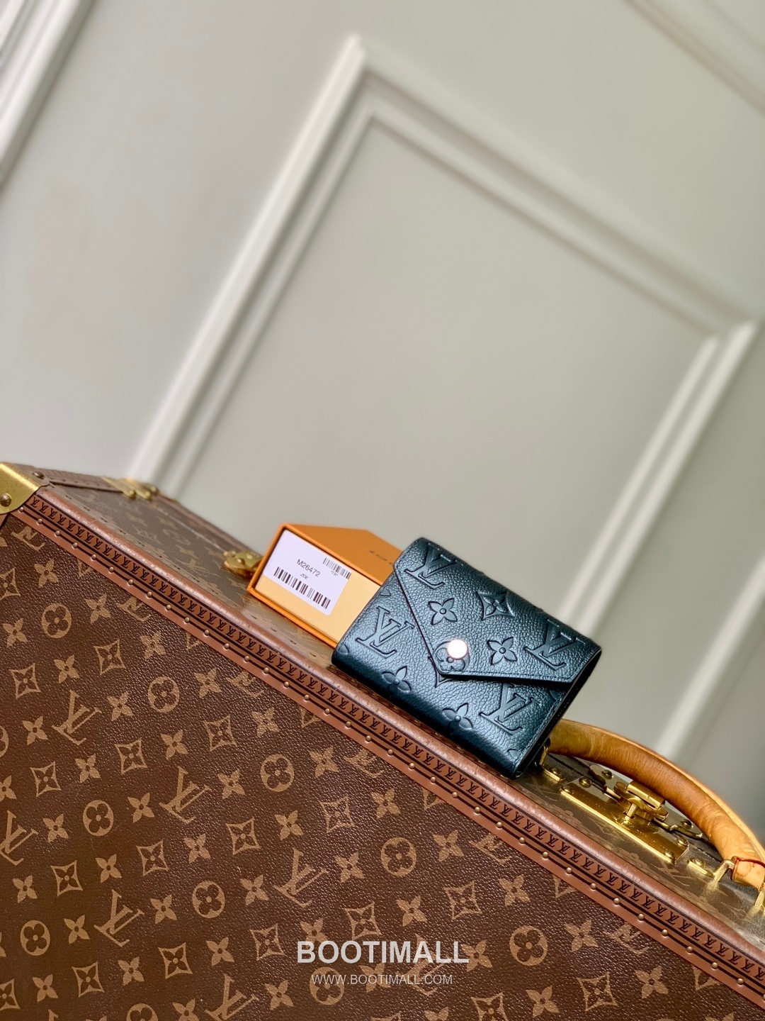 루이비통 빅토린 모노그램 앙프렝트 레더 카드슬롯 펄블루 지갑 Louis Vuitton Victorine Monogram Empreinte Leather Card Slot Pearl Blue Wallet M26472 12cm 1