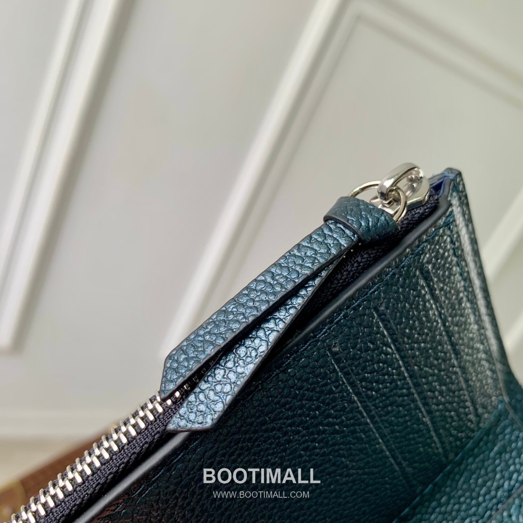 루이비통 빅토린 모노그램 앙프렝트 레더 카드슬롯 펄블루 지갑 Louis Vuitton Victorine Monogram Empreinte Leather Card Slot Pearl Blue Wallet M26472 12cm 7