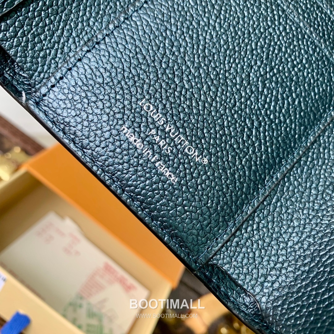 루이비통 빅토린 모노그램 앙프렝트 레더 카드슬롯 펄블루 지갑 Louis Vuitton Victorine Monogram Empreinte Leather Card Slot Pearl Blue Wallet M26472 12cm 8