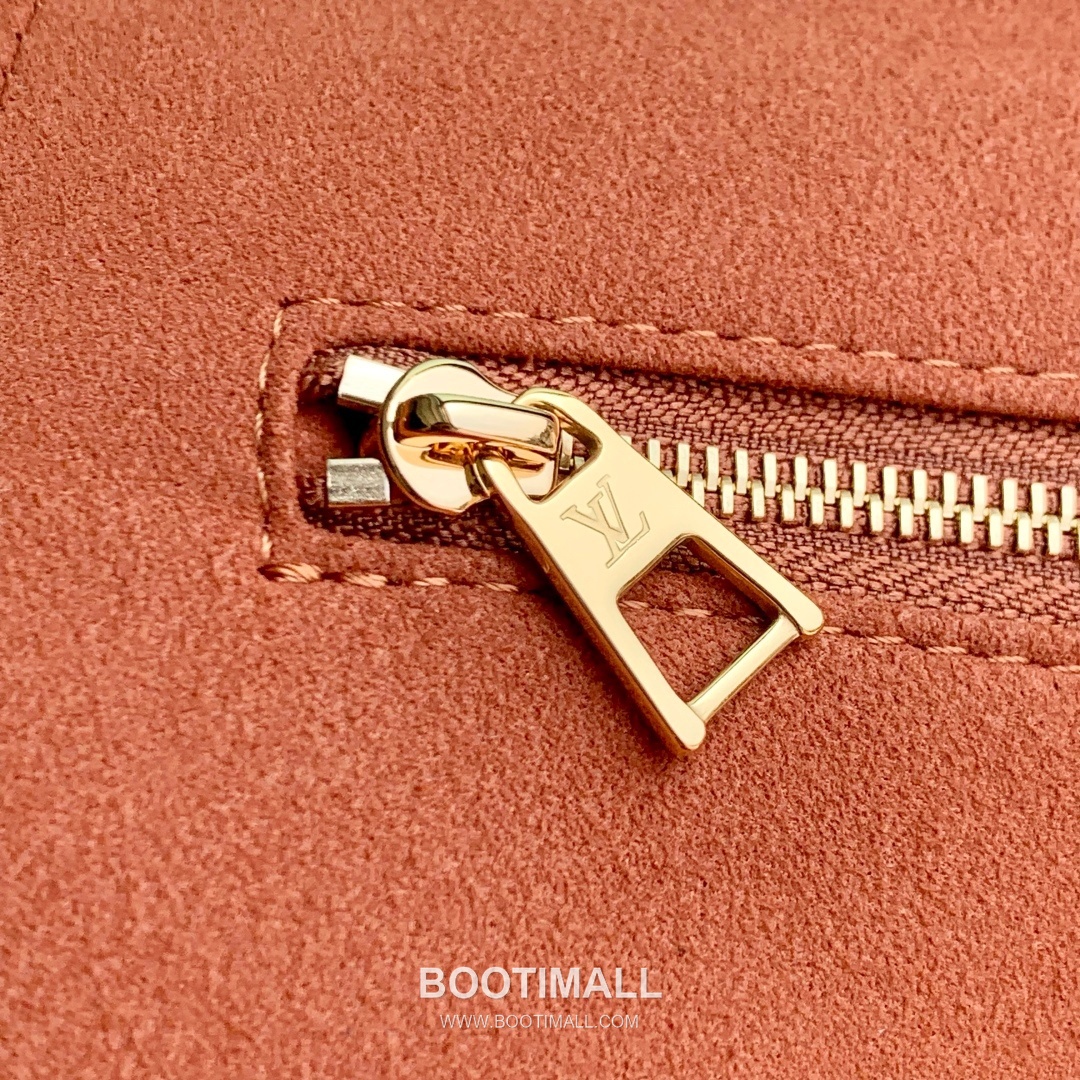 루이비통 애니타임 미디엄 모노그램 앙프렝트 레더 체인스트랩 블랙 숄더백 Louis Vuitton Anytime Medium Monogram Empreinte Leather Chain Strap Black Shoulder Bag M14324 42cm 7