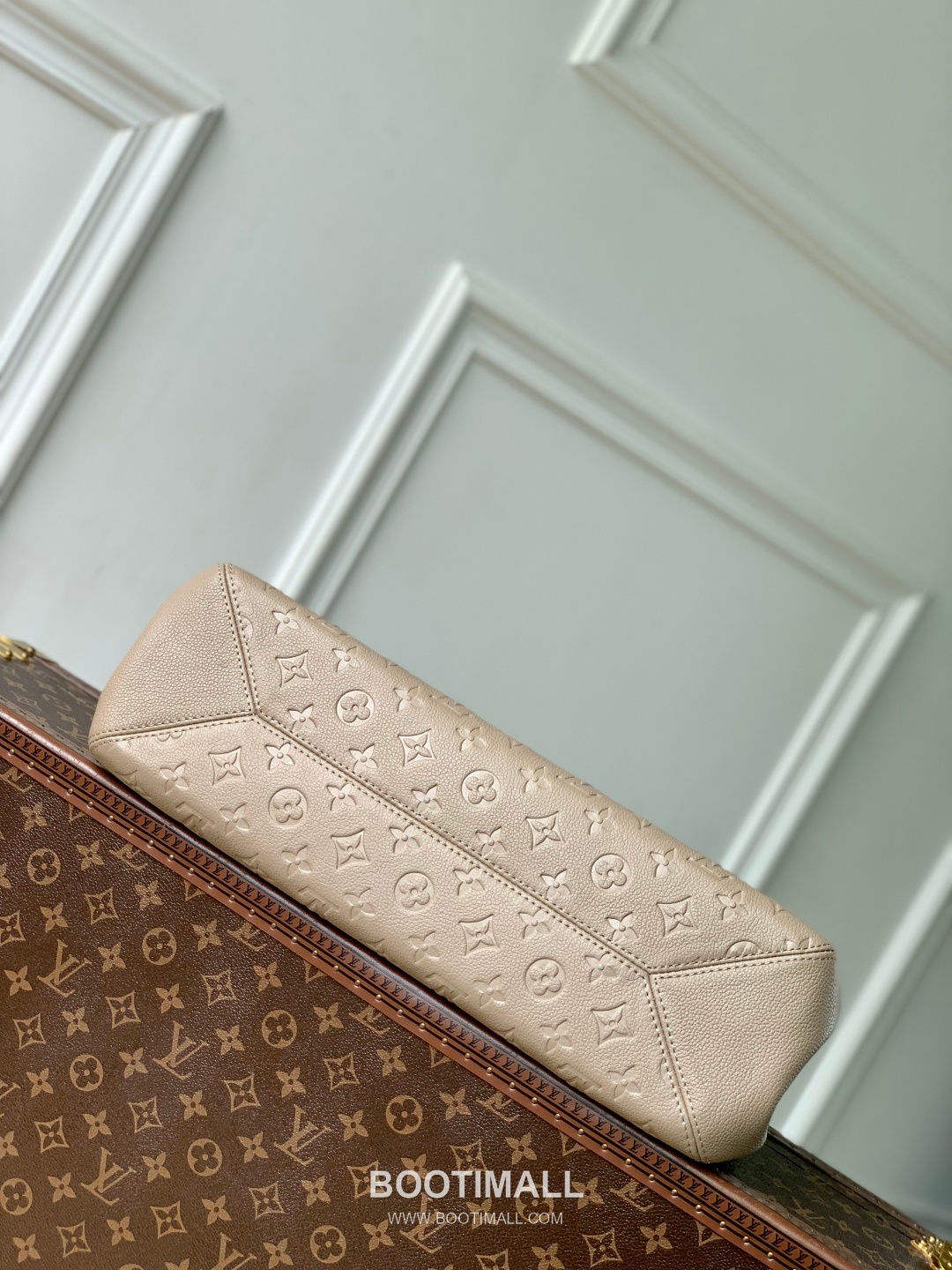 루이비통 애니타임 미디엄 모노그램 앙프렝트 레더 체인스트랩 블랙 숄더백 Louis Vuitton Anytime Medium Monogram Empreinte Leather Chain Strap Black Shoulder Bag M14658 42cm 4