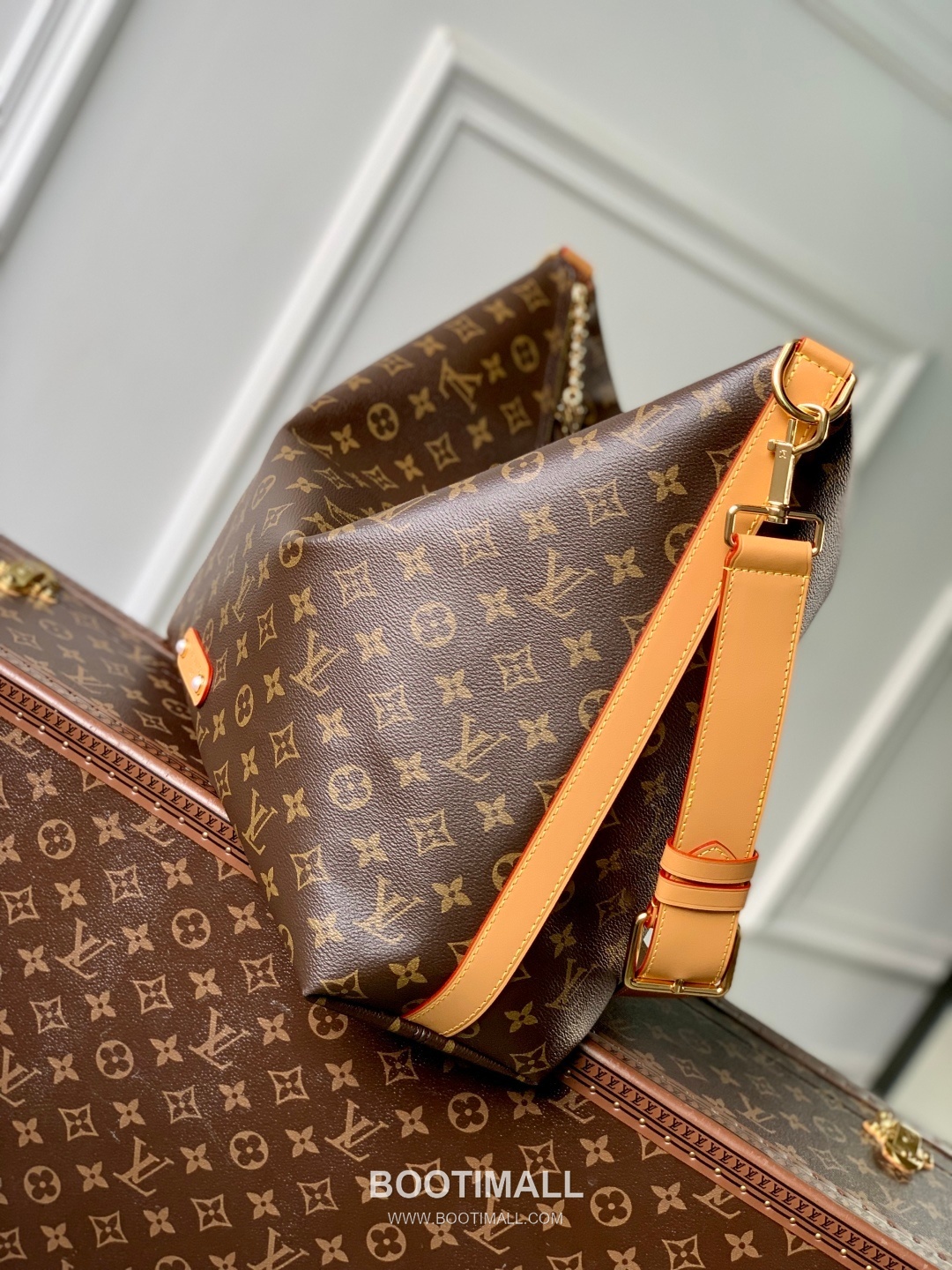 루이비통 바가본드 호보 모노그램 캔버스 레더 트리밍 체인 디테일 브라운 숄더백 Louis Vuitton Vagabond Hobo Monogram Canvas Leather Trim Chain Detail Brown Shoulder Bag M14018 38cm 2