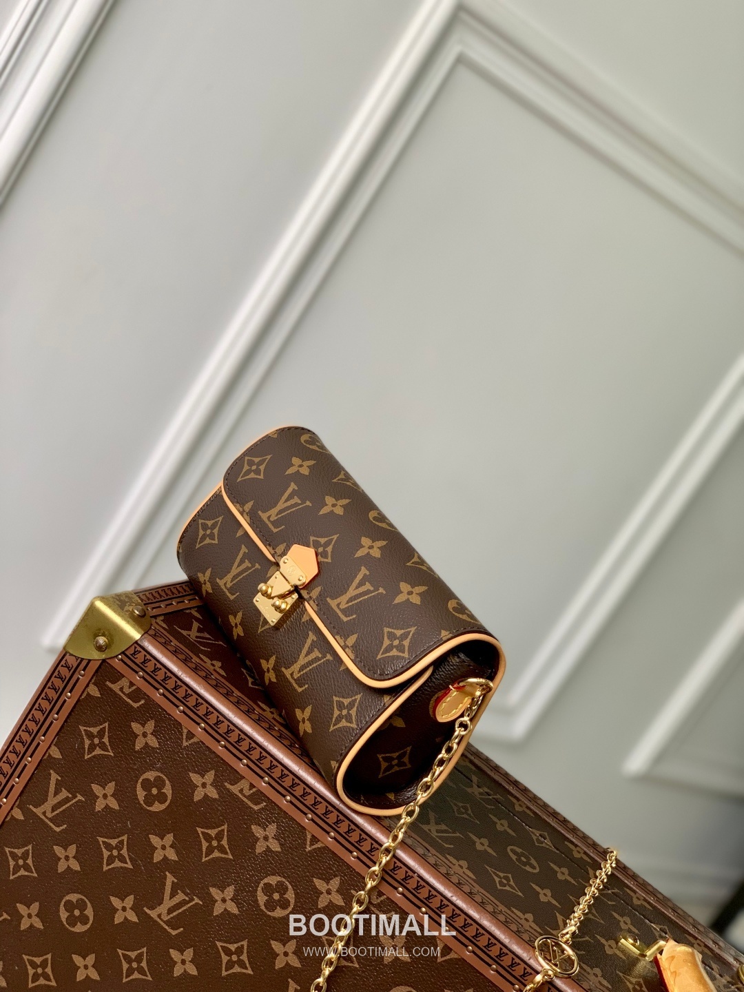 루이비통 포쉐트 카밀 모노그램 캔버스 레더 트리밍 S락 체인 브라운 숄더백 Louis Vuitton Pochette Camille Monogram Canvas Leather Trim S-Lock Chain Brown Shoulder Bag M13566 20.5cm 2
