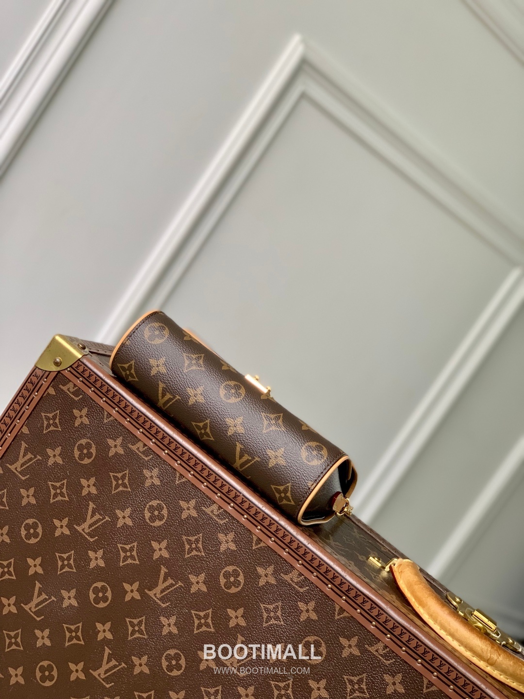 루이비통 포쉐트 카밀 모노그램 캔버스 레더 트리밍 S락 체인 브라운 숄더백 Louis Vuitton Pochette Camille Monogram Canvas Leather Trim S-Lock Chain Brown Shoulder Bag M13566 20.5cm 4