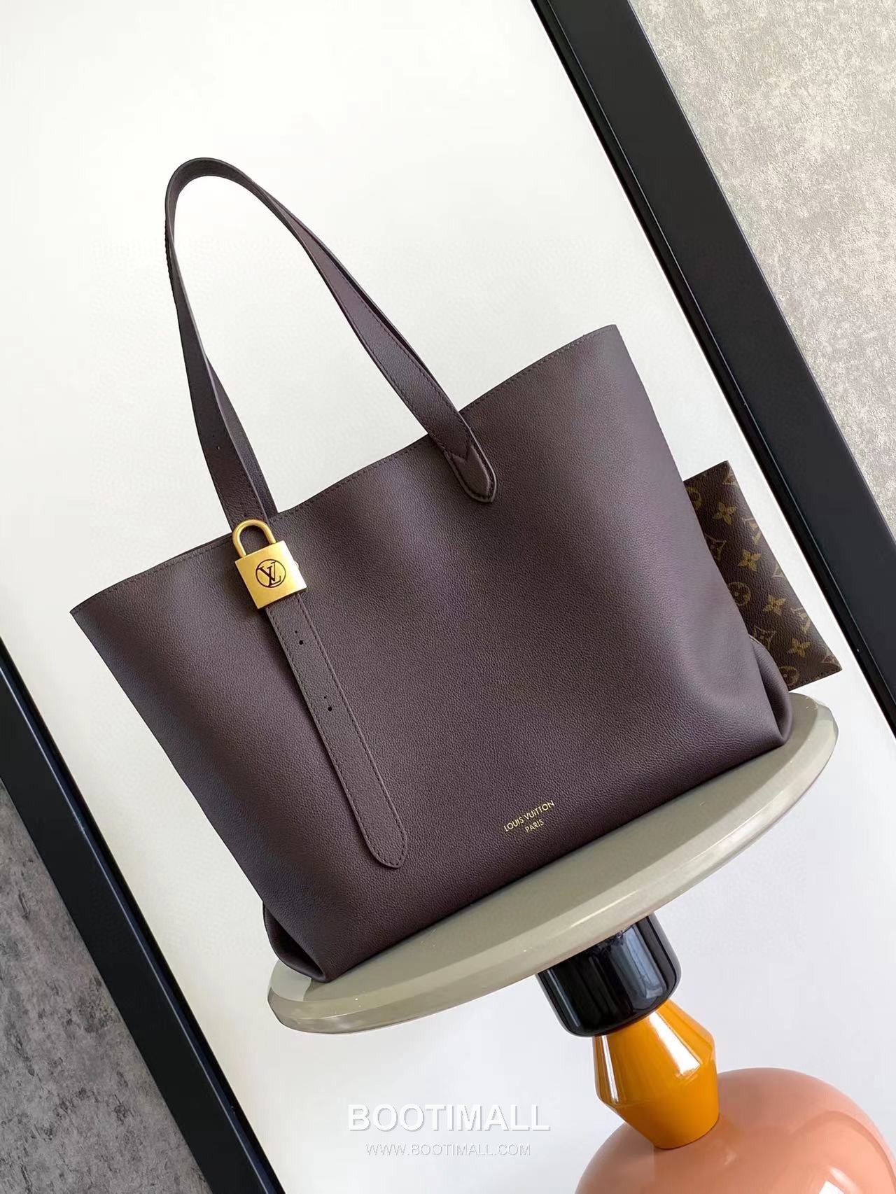 루이비통 로우키 카바스 미디엄 그레인 카우하이드 레더 락장식 브라운 토트백 Louis Vuitton Low Key Cabas Medium Grain Cowhide Leather Lock Detail Brown Tote Bag M25342 47cm 1