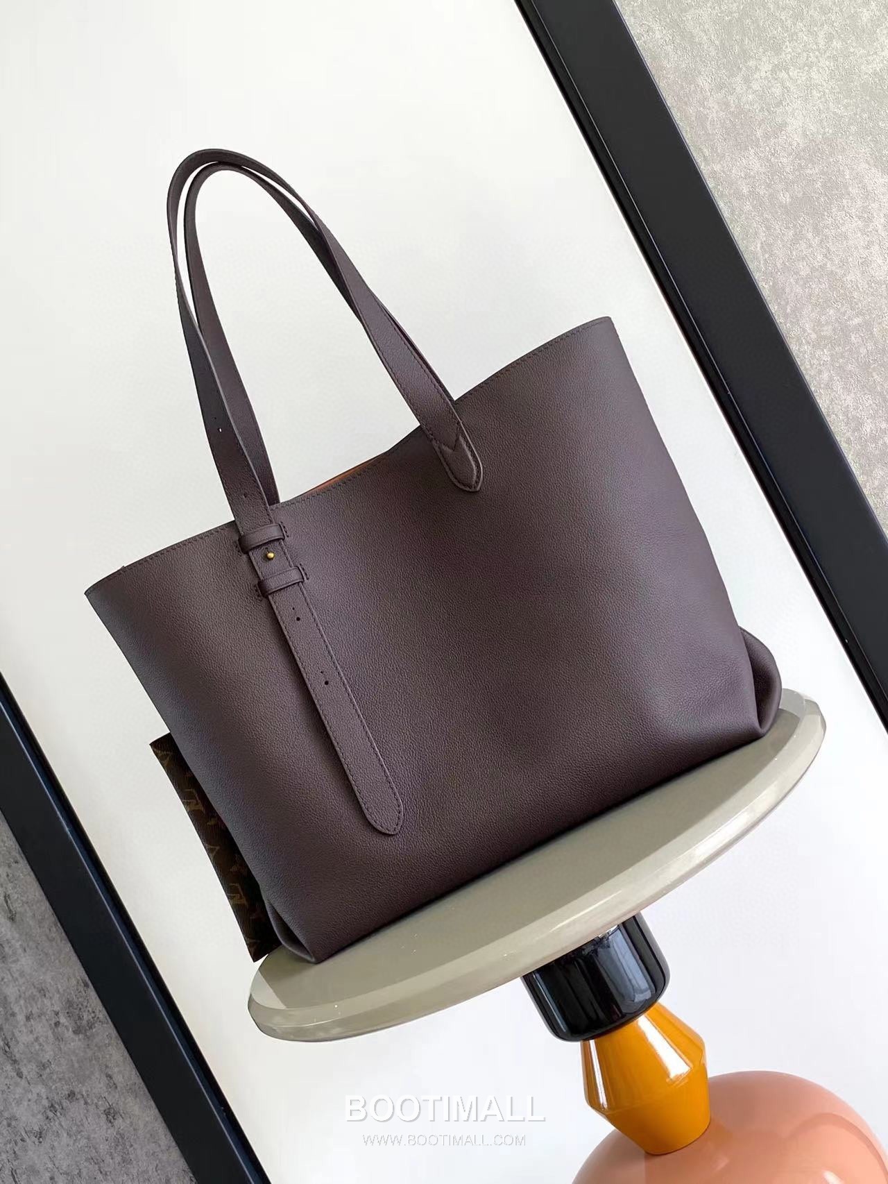 루이비통 로우키 카바스 미디엄 그레인 카우하이드 레더 락장식 브라운 토트백 Louis Vuitton Low Key Cabas Medium Grain Cowhide Leather Lock Detail Brown Tote Bag M25342 47cm 3