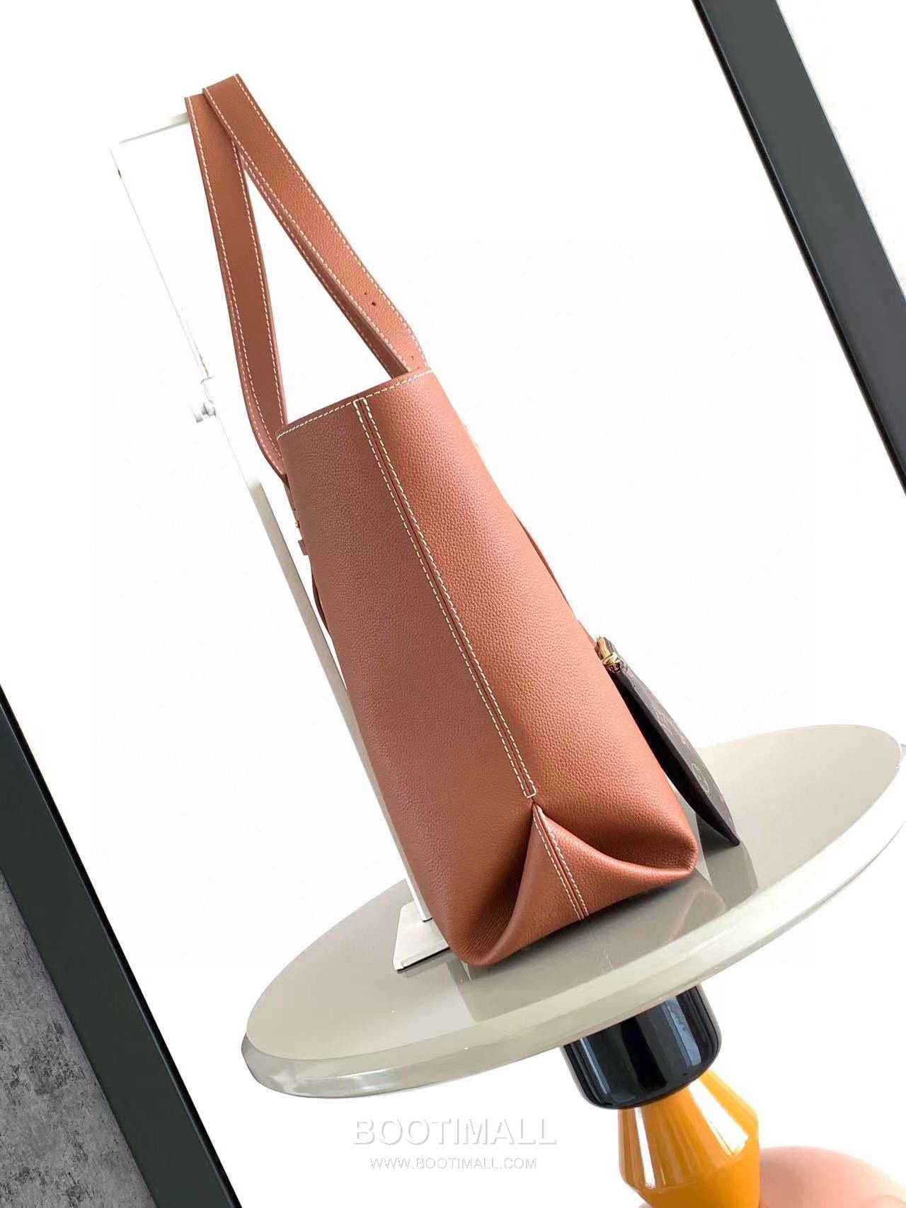 루이비통 로우키 카바스 미디엄 그레인 카우하이드 레더 락장식 브라운 토트백 Louis Vuitton Low Key Cabas Medium Grain Cowhide Leather Lock Detail Brown Tote Bag M25343 47cm 2