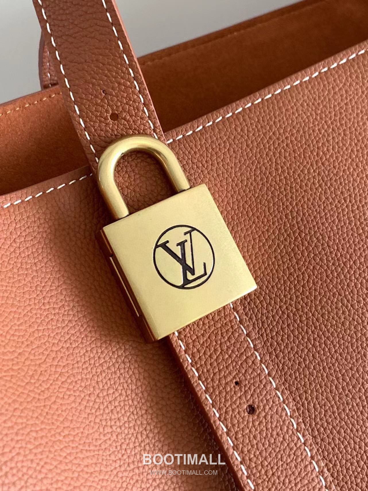 루이비통 로우키 카바스 미디엄 그레인 카우하이드 레더 락장식 브라운 토트백 Louis Vuitton Low Key Cabas Medium Grain Cowhide Leather Lock Detail Brown Tote Bag M25343 47cm 5